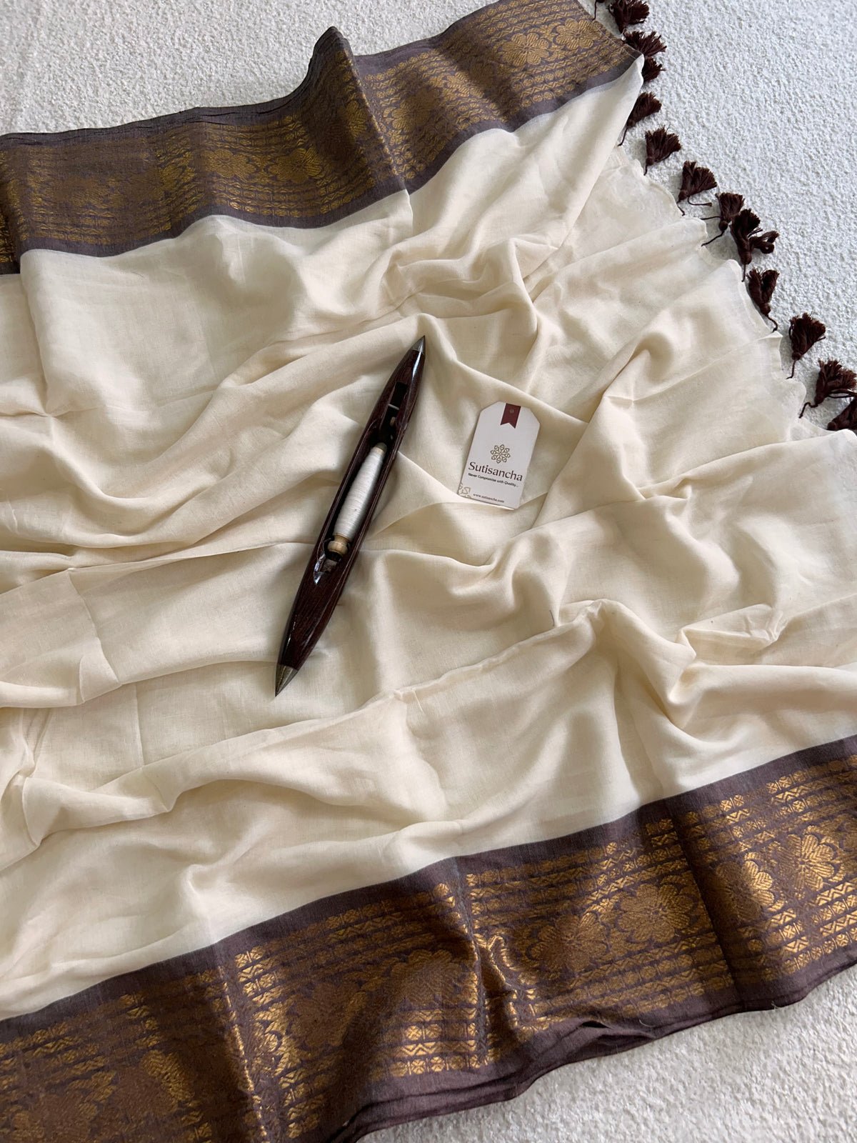 Mulaya Mul Cotton Saree – Floral Woven Border