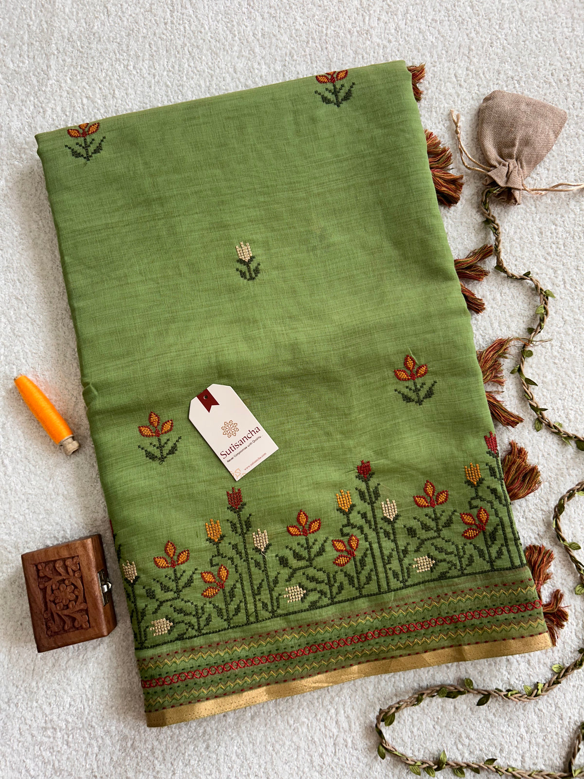 Madhavi Floral Garden Border Classic Cotton Saree