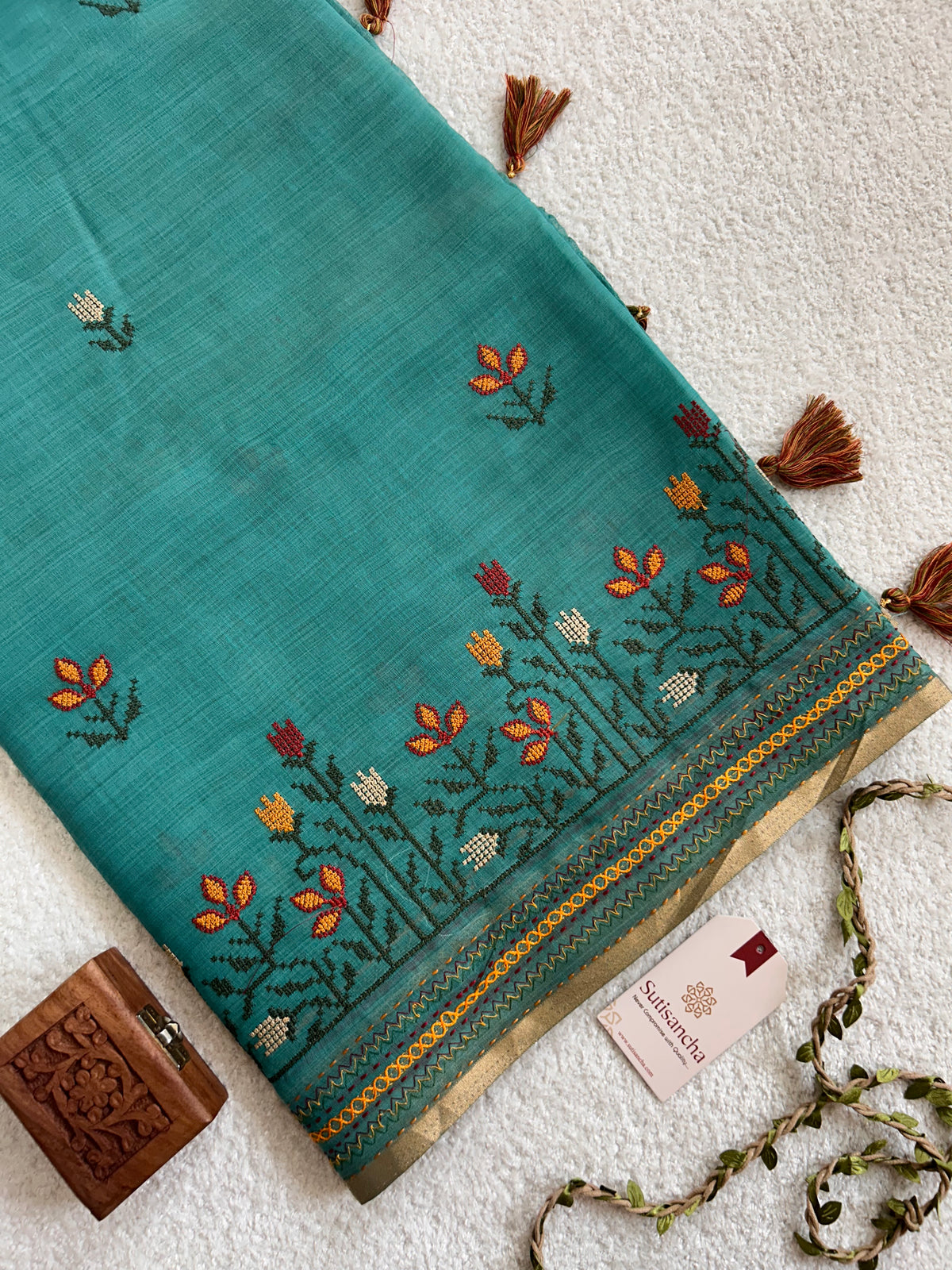 Madhavi Floral Garden Border Classic Cotton Saree