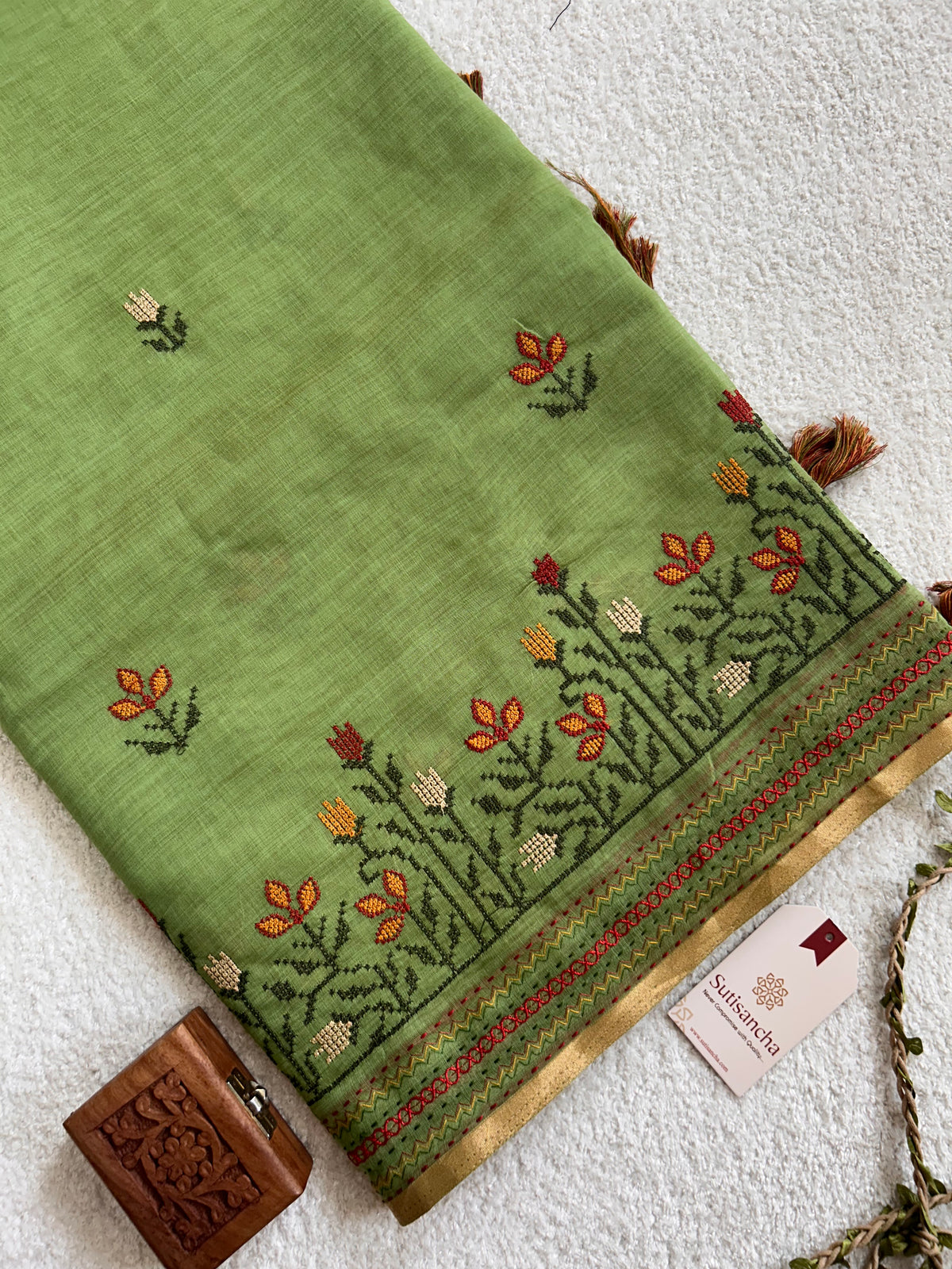 Madhavi Floral Garden Border Classic Cotton Saree