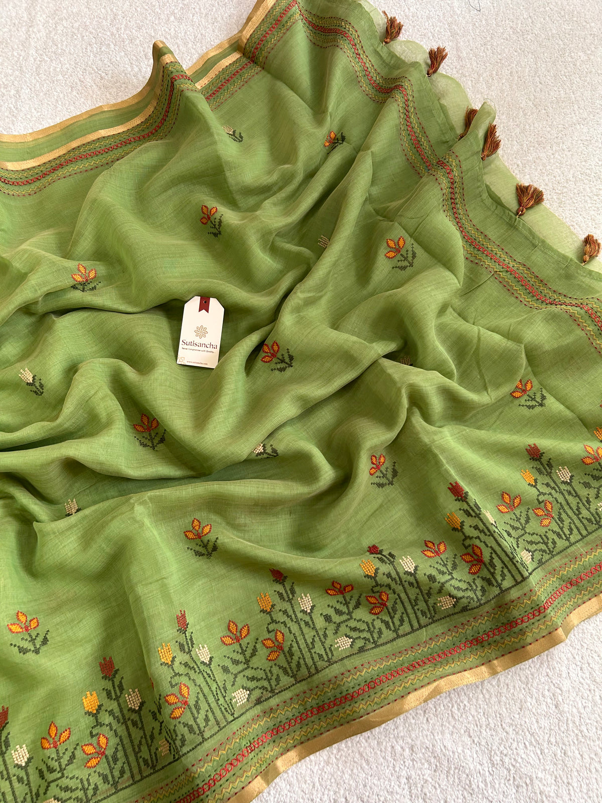 Madhavi Floral Garden Border Classic Cotton Saree
