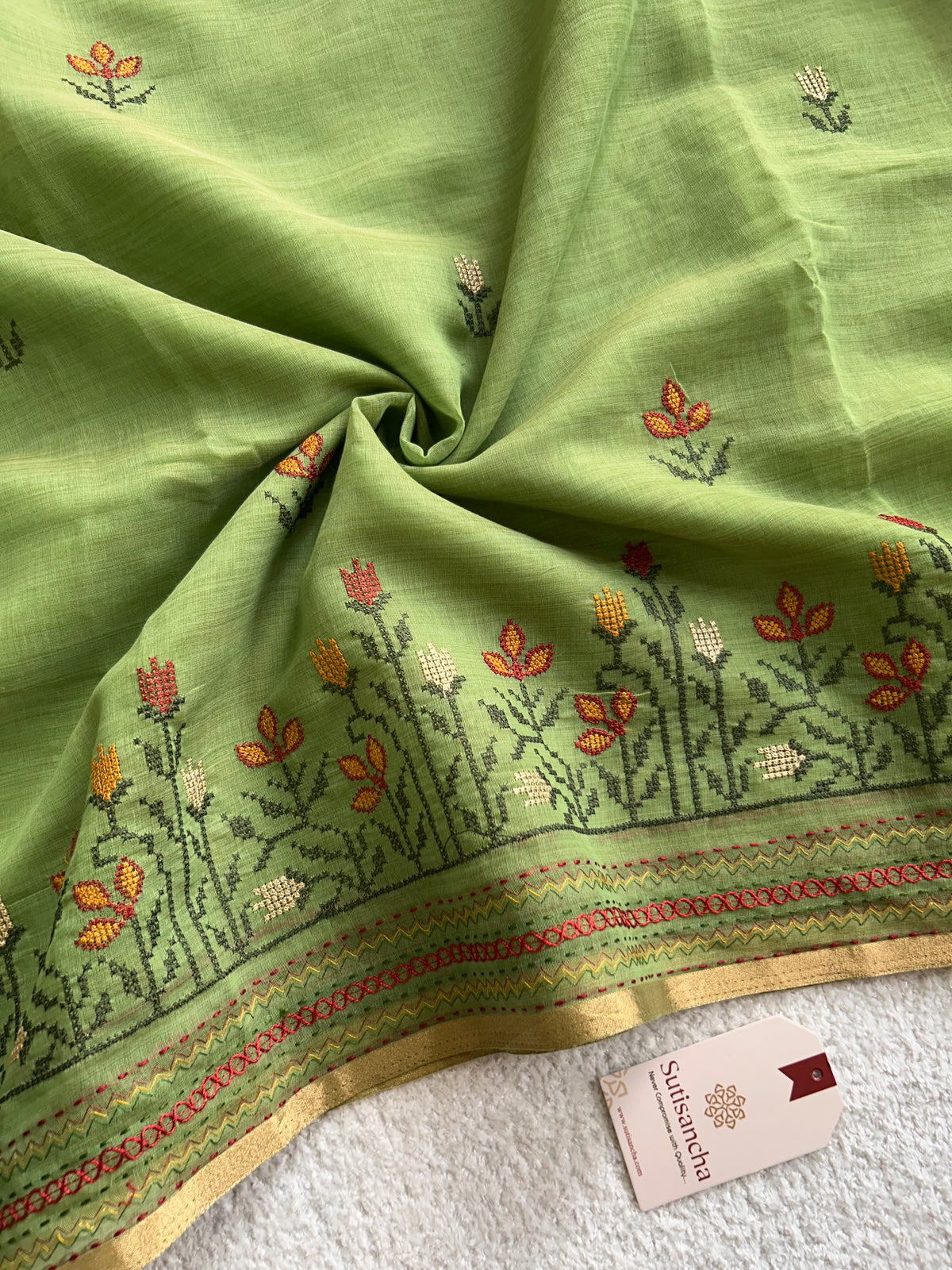 Madhavi Floral Garden Border Classic Cotton Saree