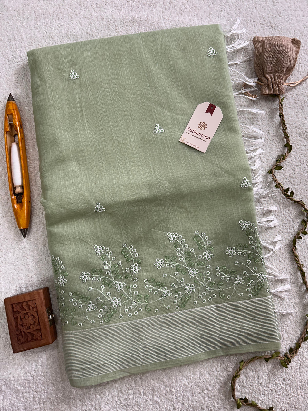 Nivara Botanical Vine Border Floral Detail Cotton Saree