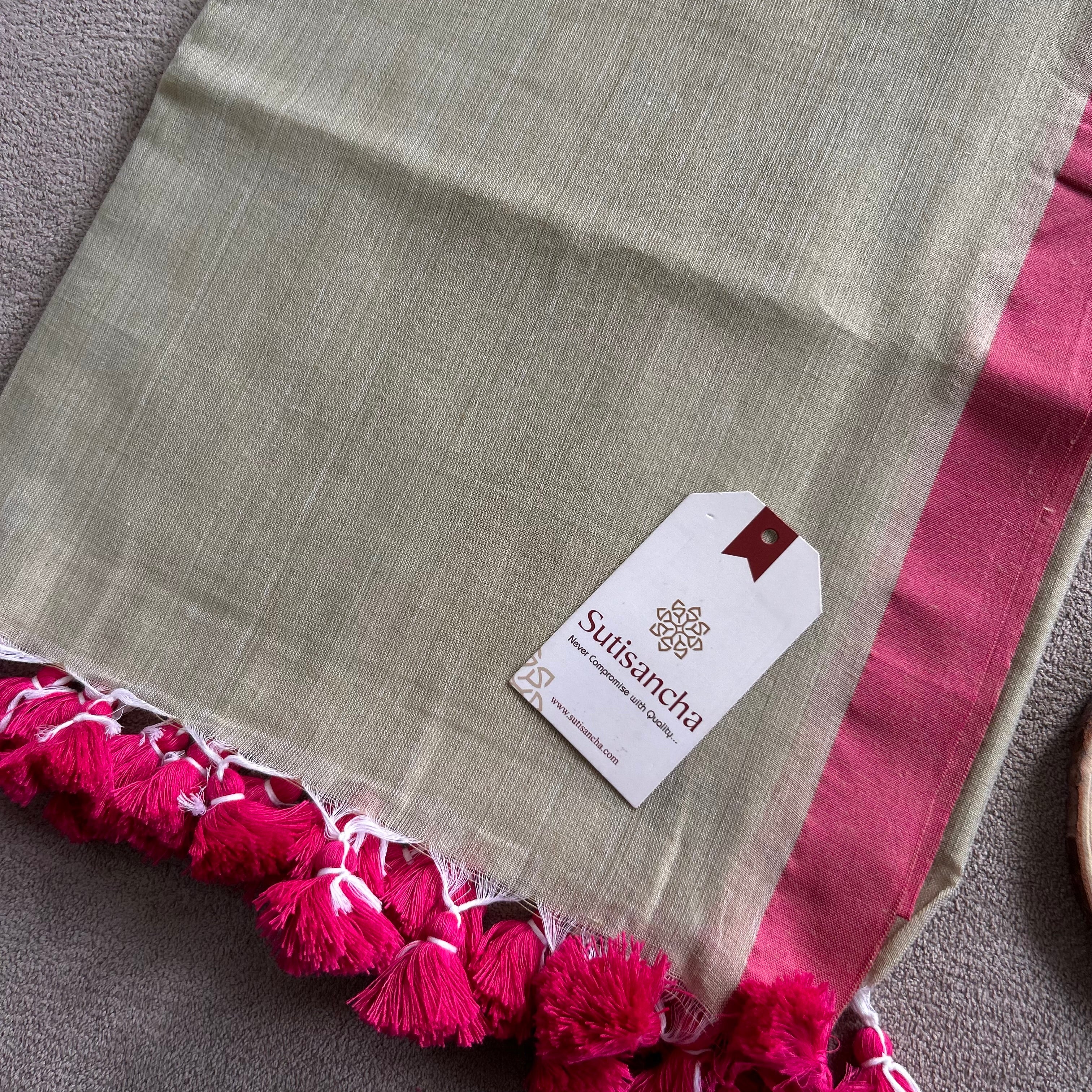 Weaving Tradition: The Art of Handloom Sarees