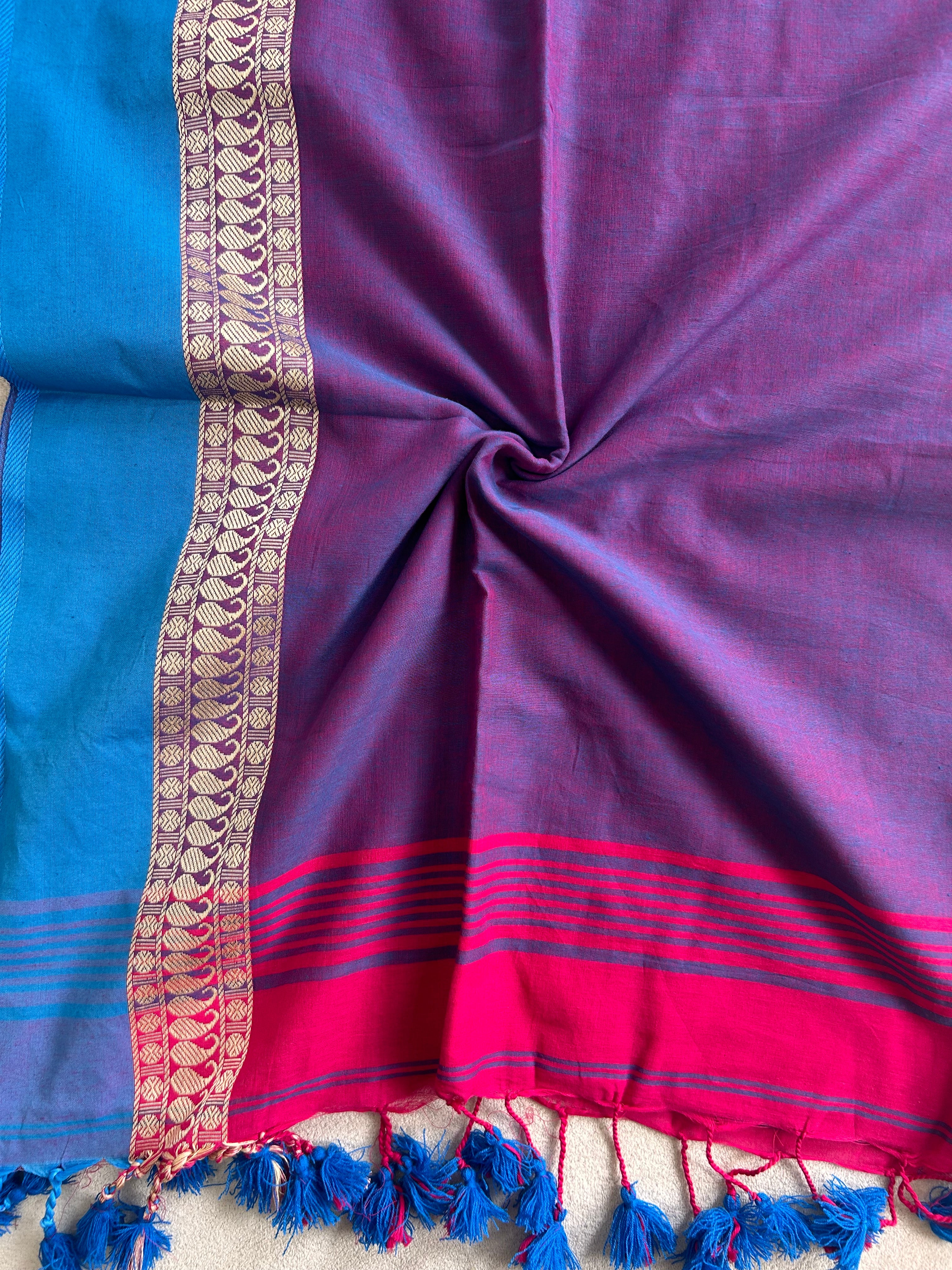 The Weaver's Touch: Pure Bengal Cotton Saree with Timeless Appeal