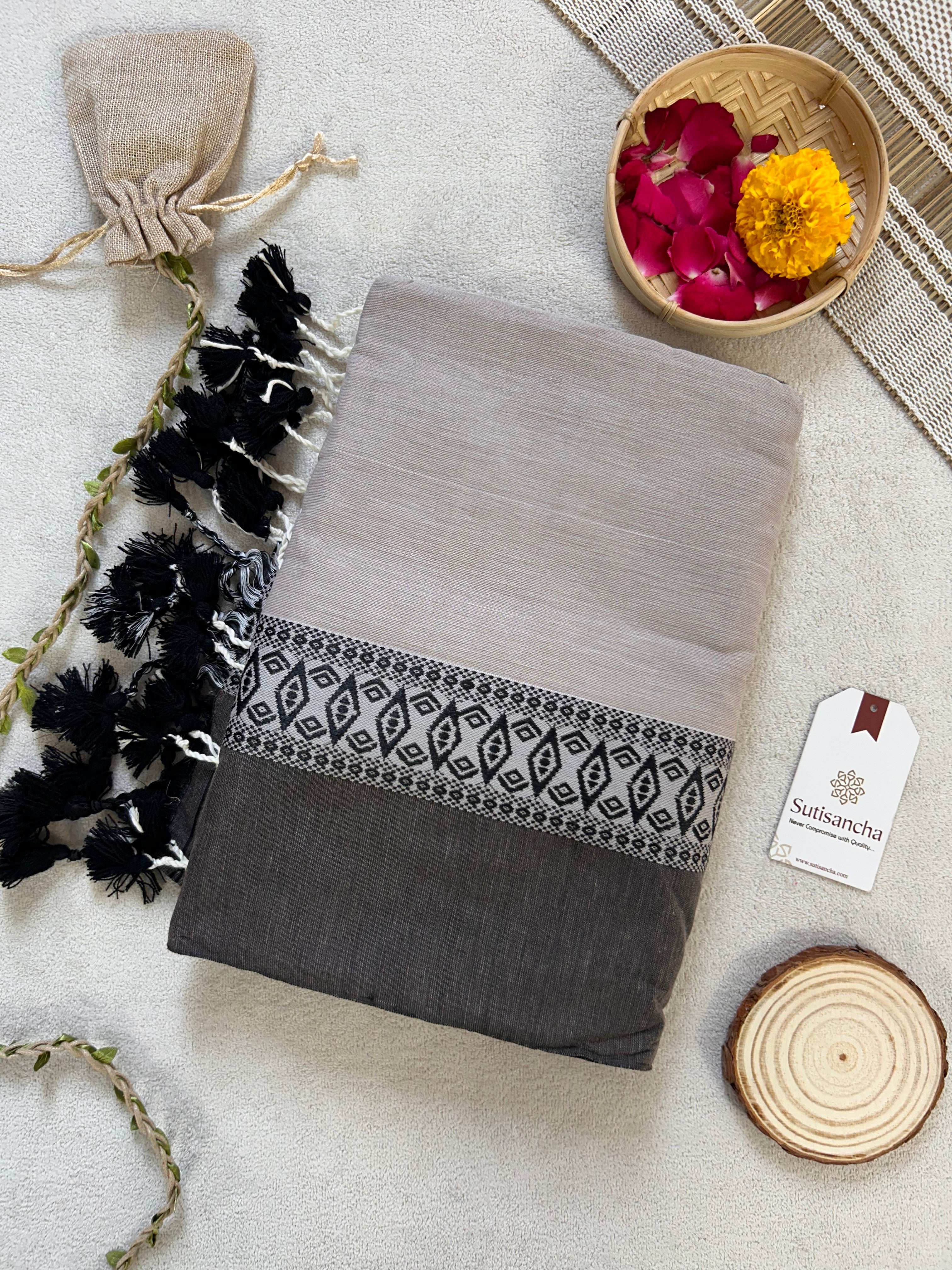 Loomed to Perfection: Handwoven Cotton Saree