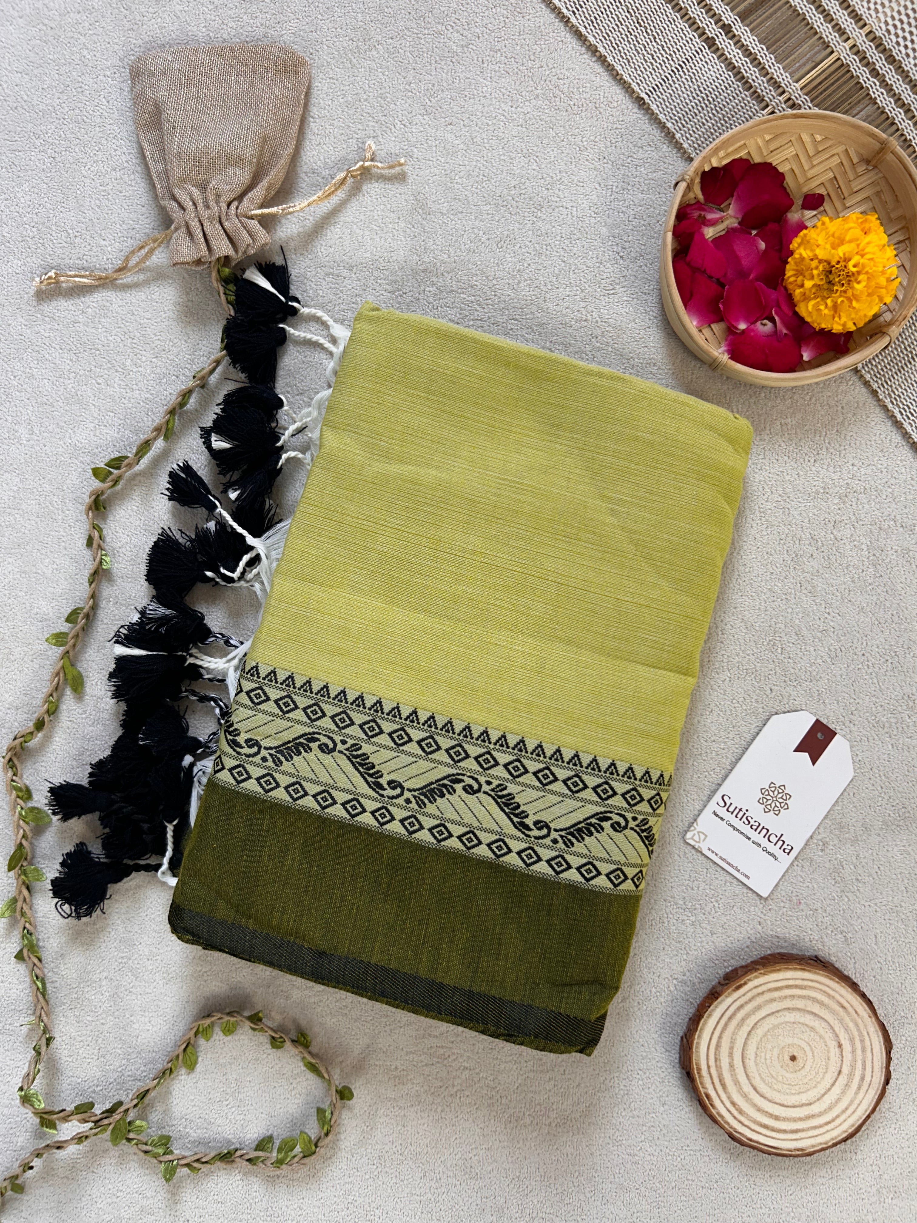 Loomed to Perfection: Handwoven Cotton Saree