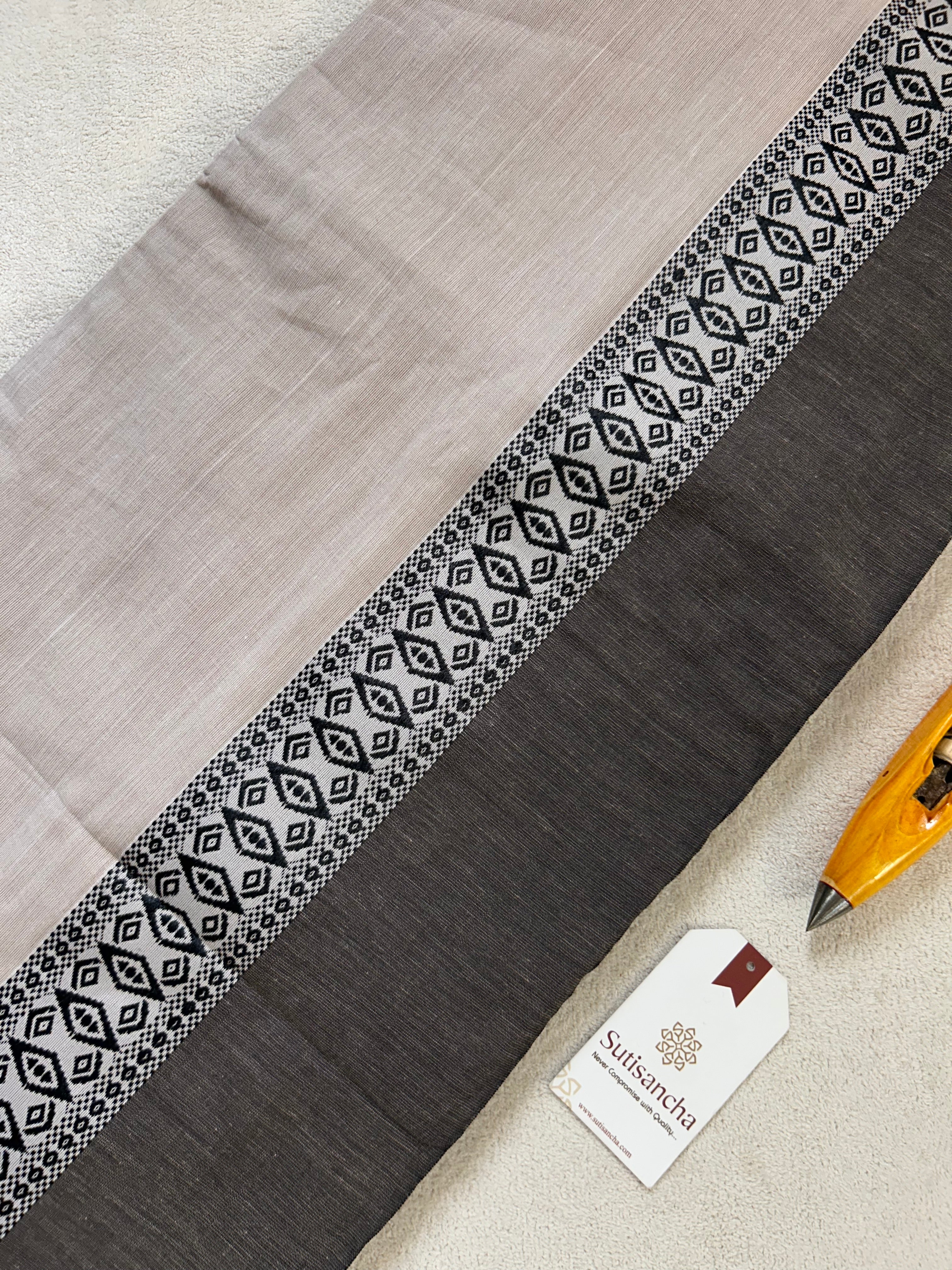 Loomed to Perfection: Handwoven Cotton Saree