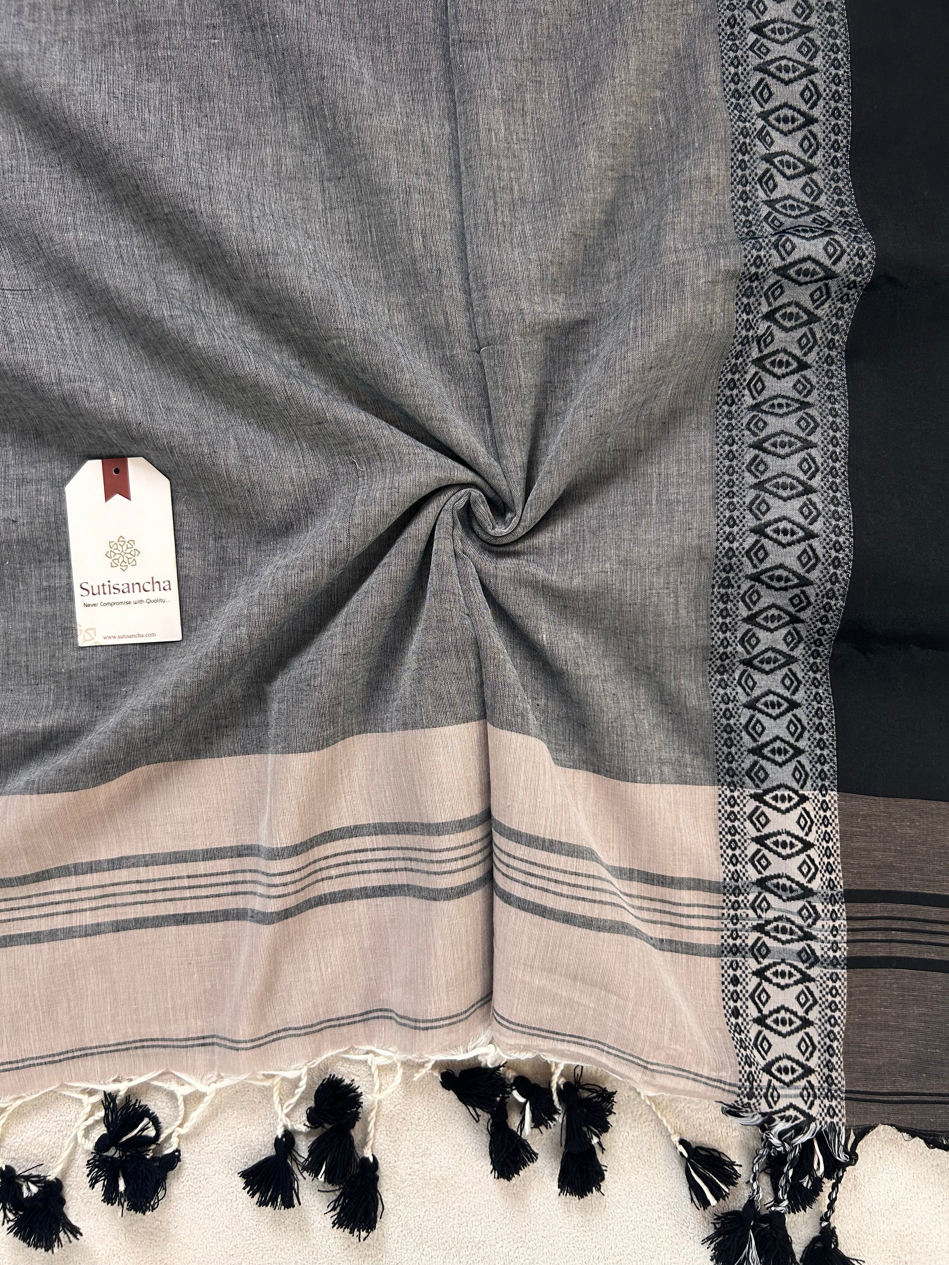 Loomed to Perfection: Handwoven Cotton Saree