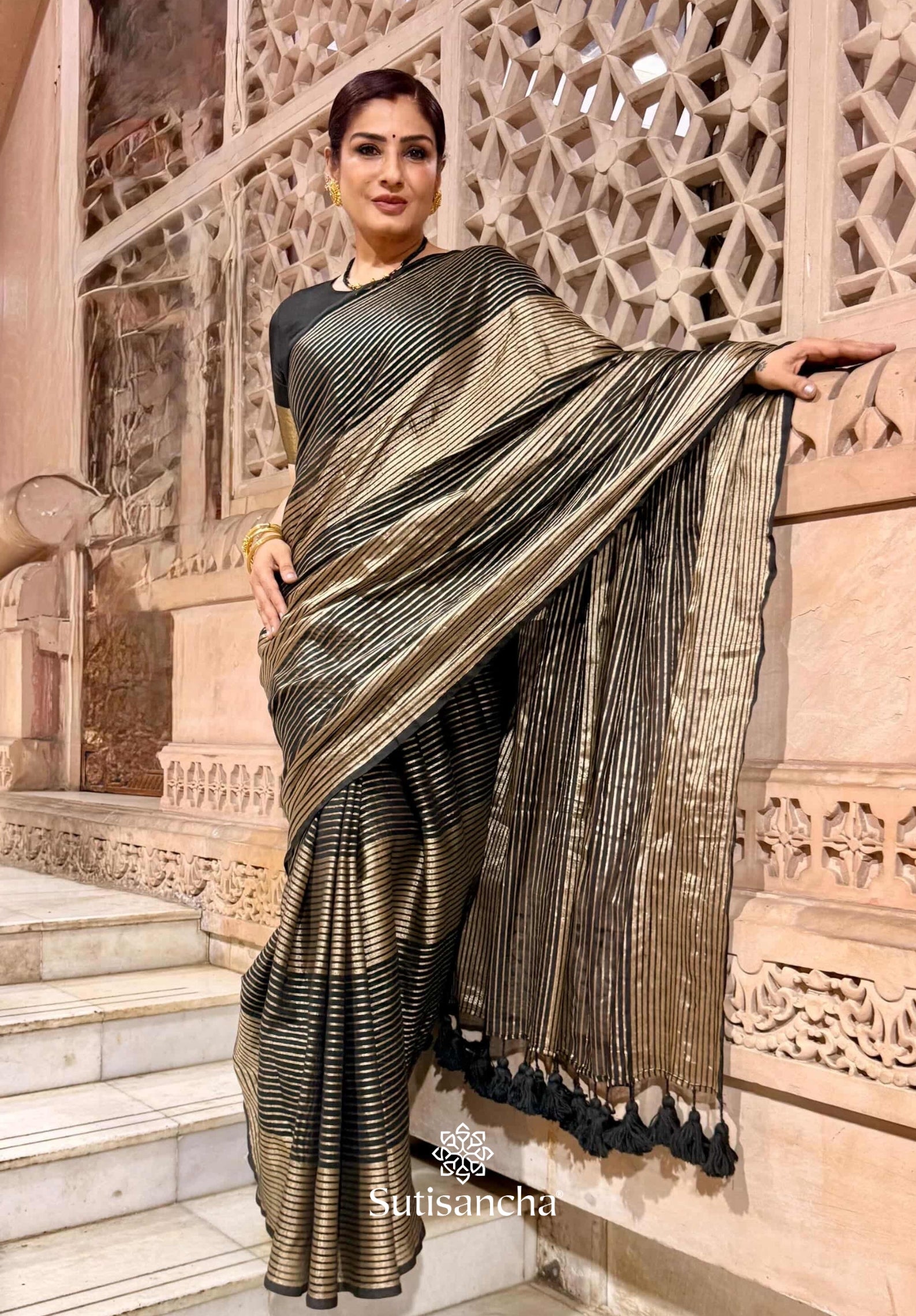 Pure Mul Cotton Saree with Subtle Woven Design