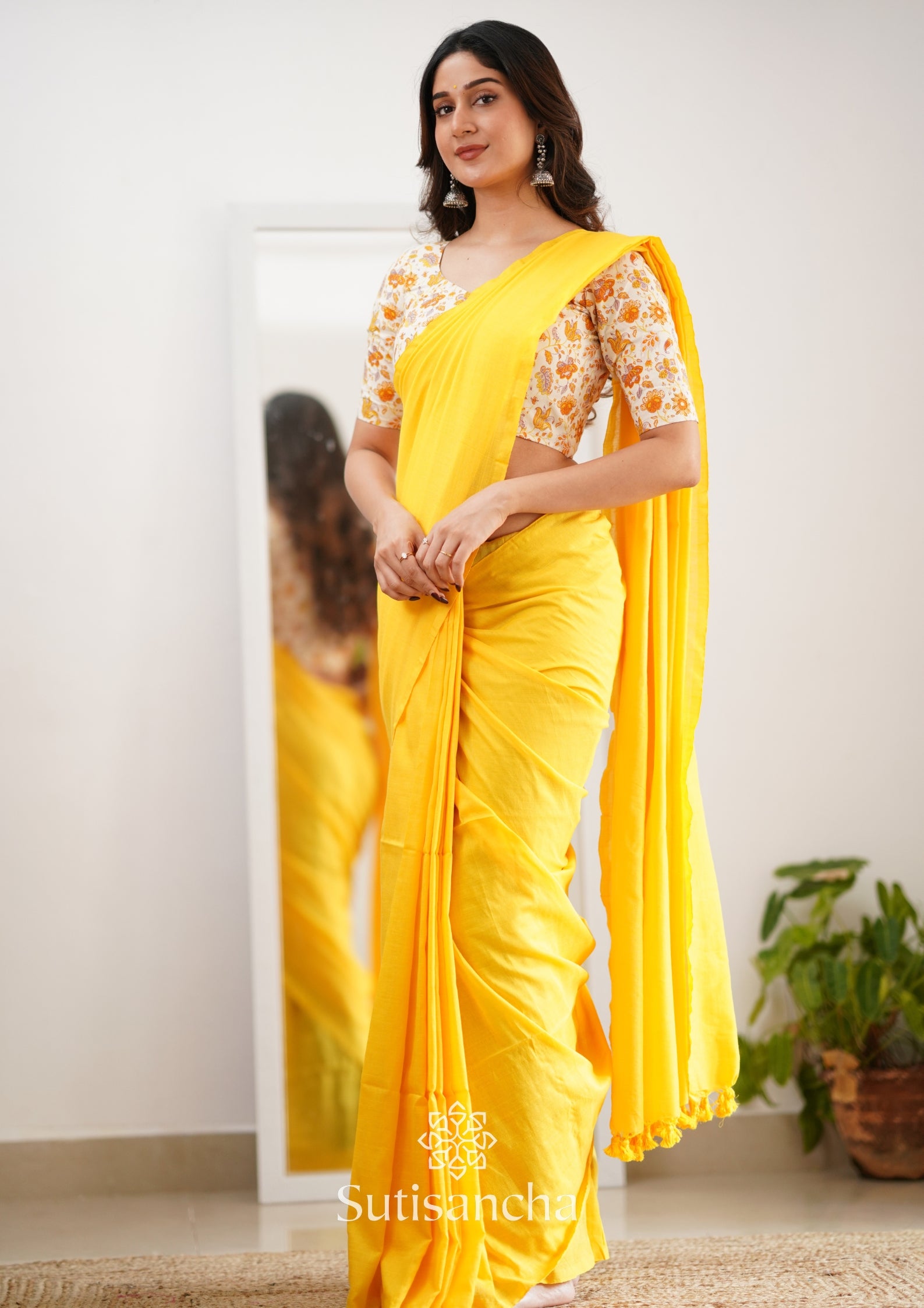 Women's Satin Yellow Printed Designer Saree With Blouse Piece