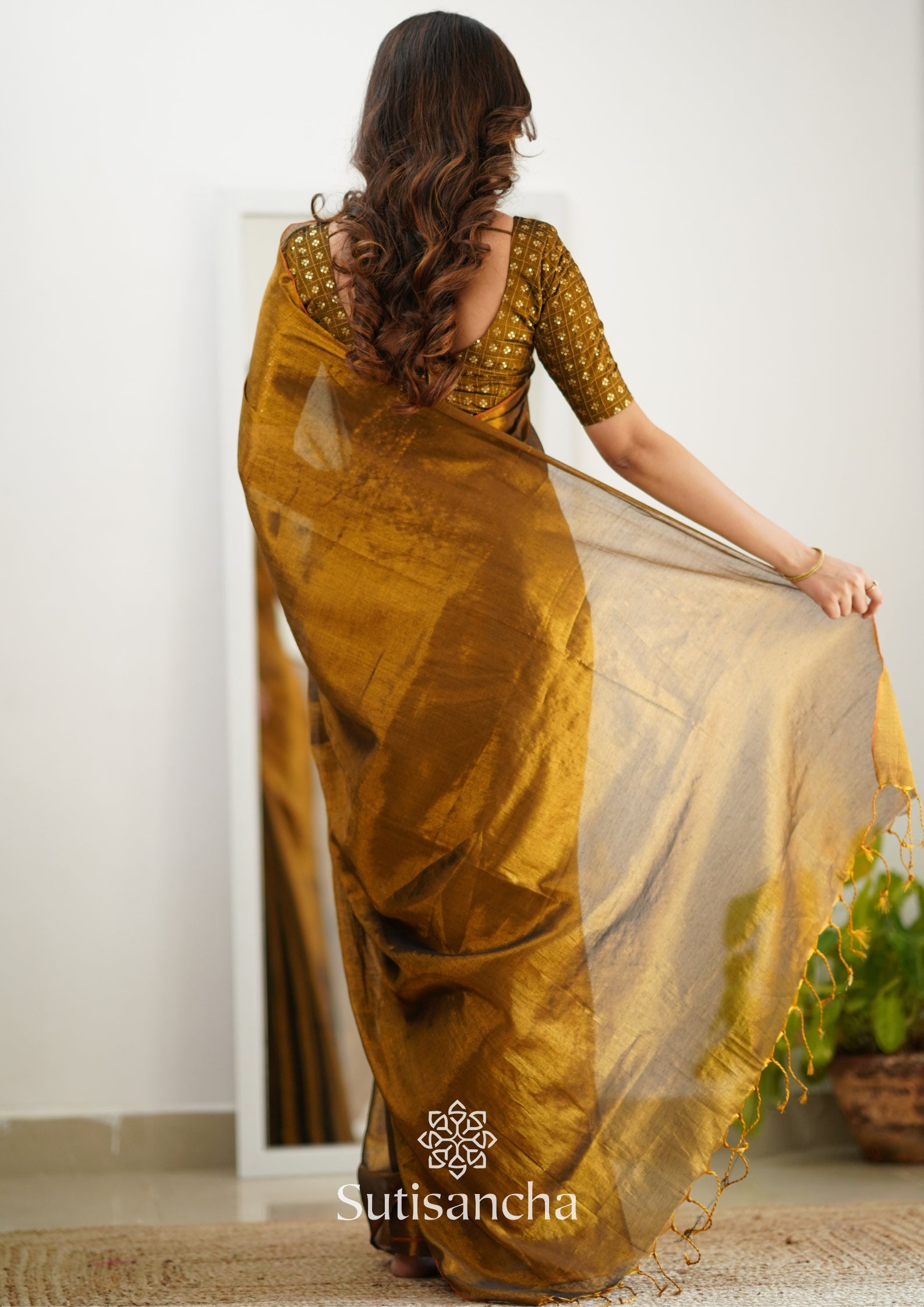Sutisancha Metallic Gold Handloom Tissue Saree With Designer Blouse