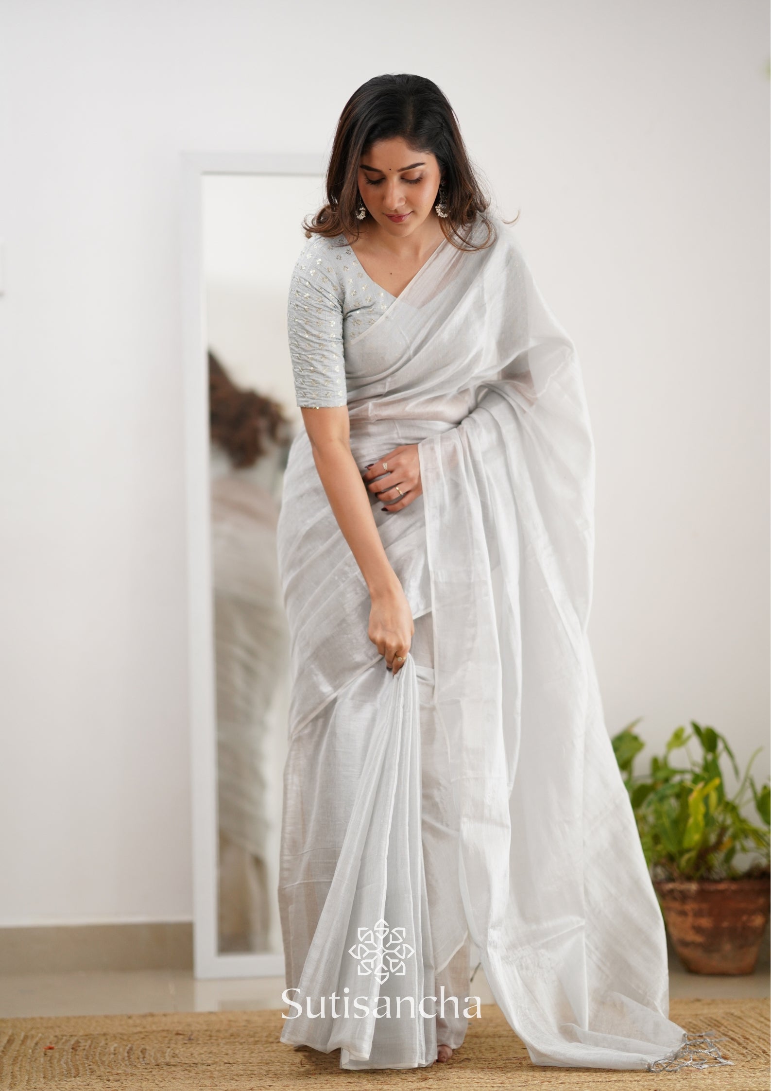 Sutisancha White Handloom Tissue Saree With Designer Blouse