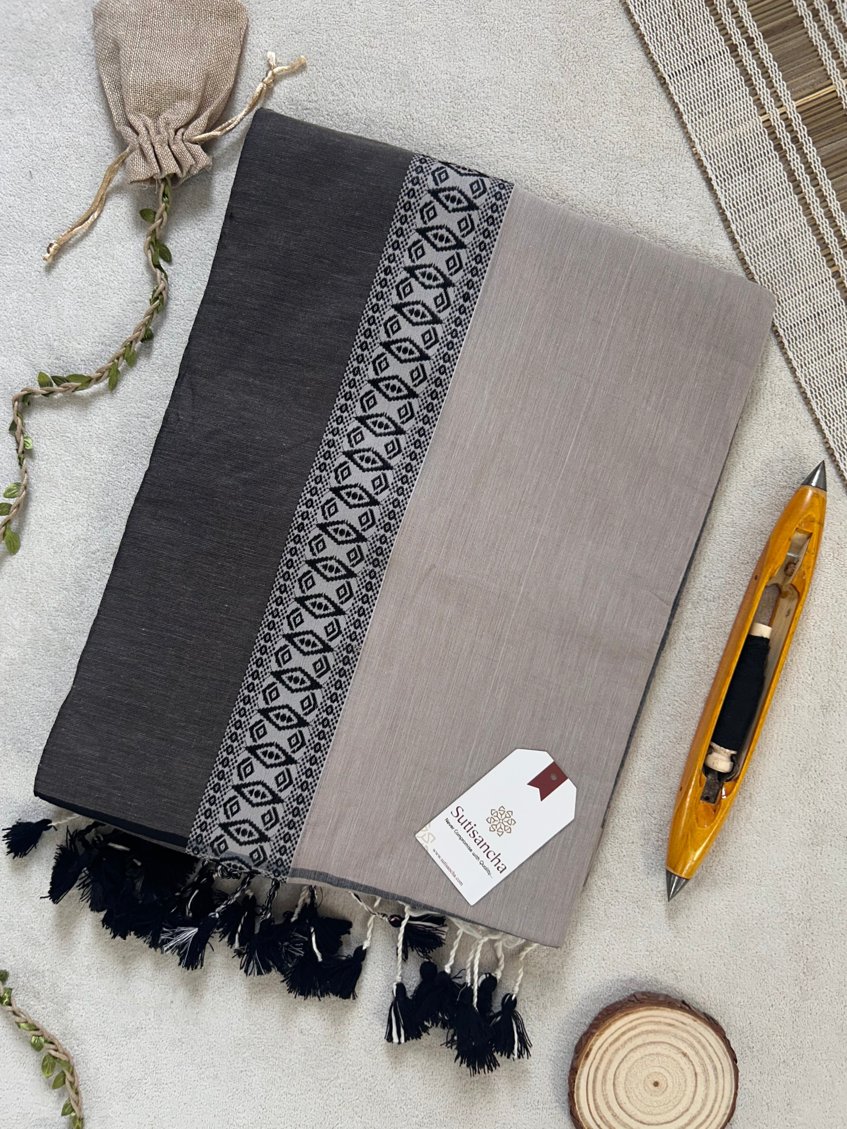 Loomed to Perfection: Handwoven Cotton Saree