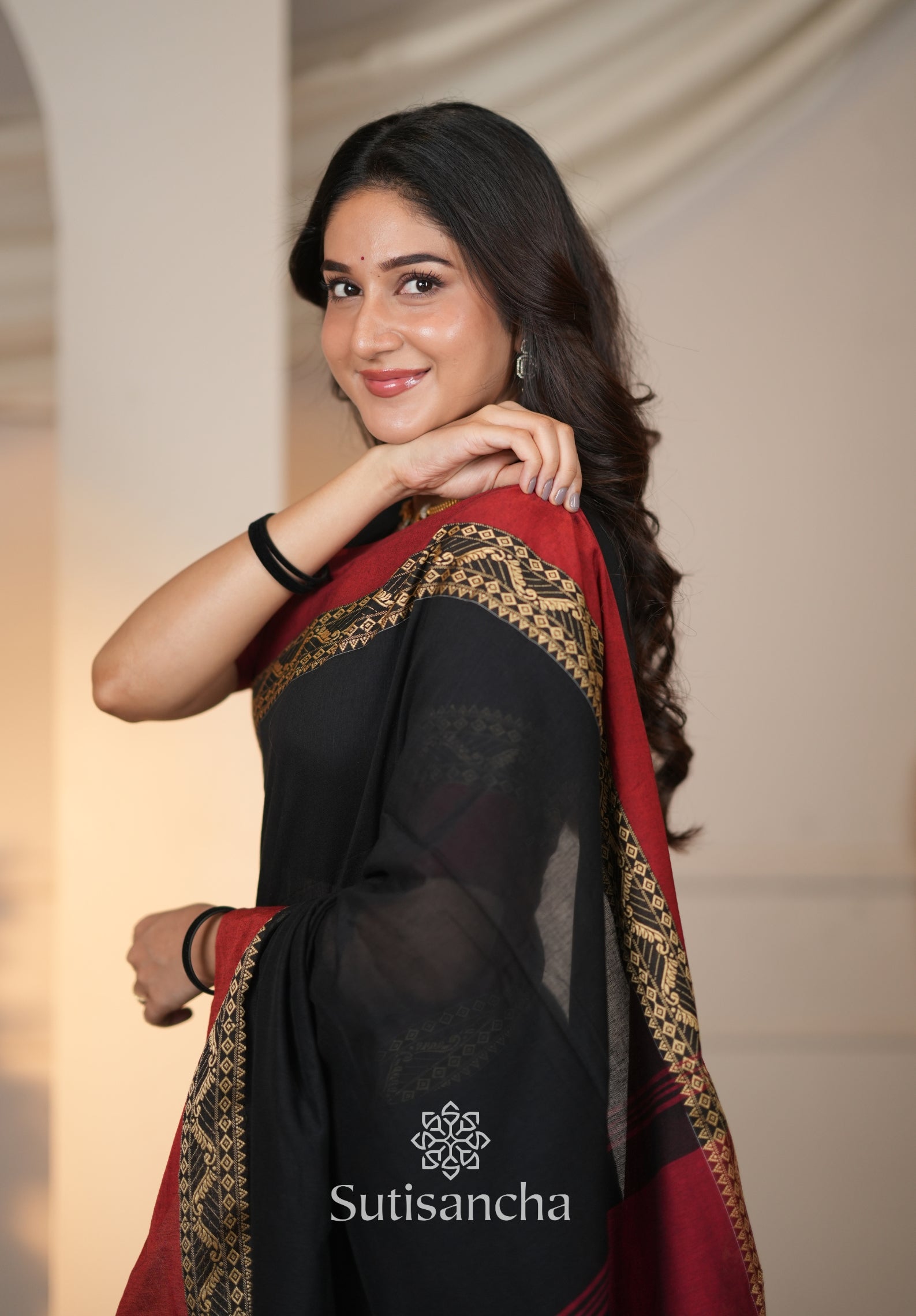 The Weaver's Touch: Pure Bengal Cotton Saree with Timeless Appeal