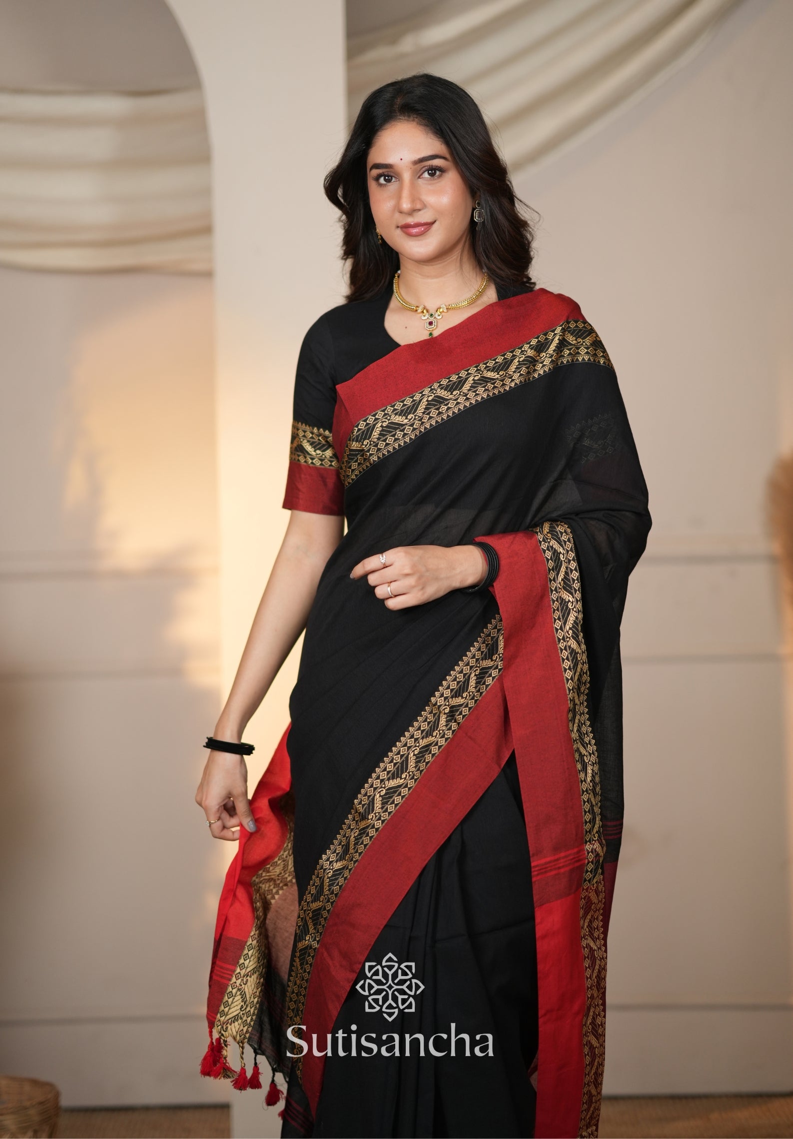 The Weaver's Touch: Pure Bengal Cotton Saree with Timeless Appeal