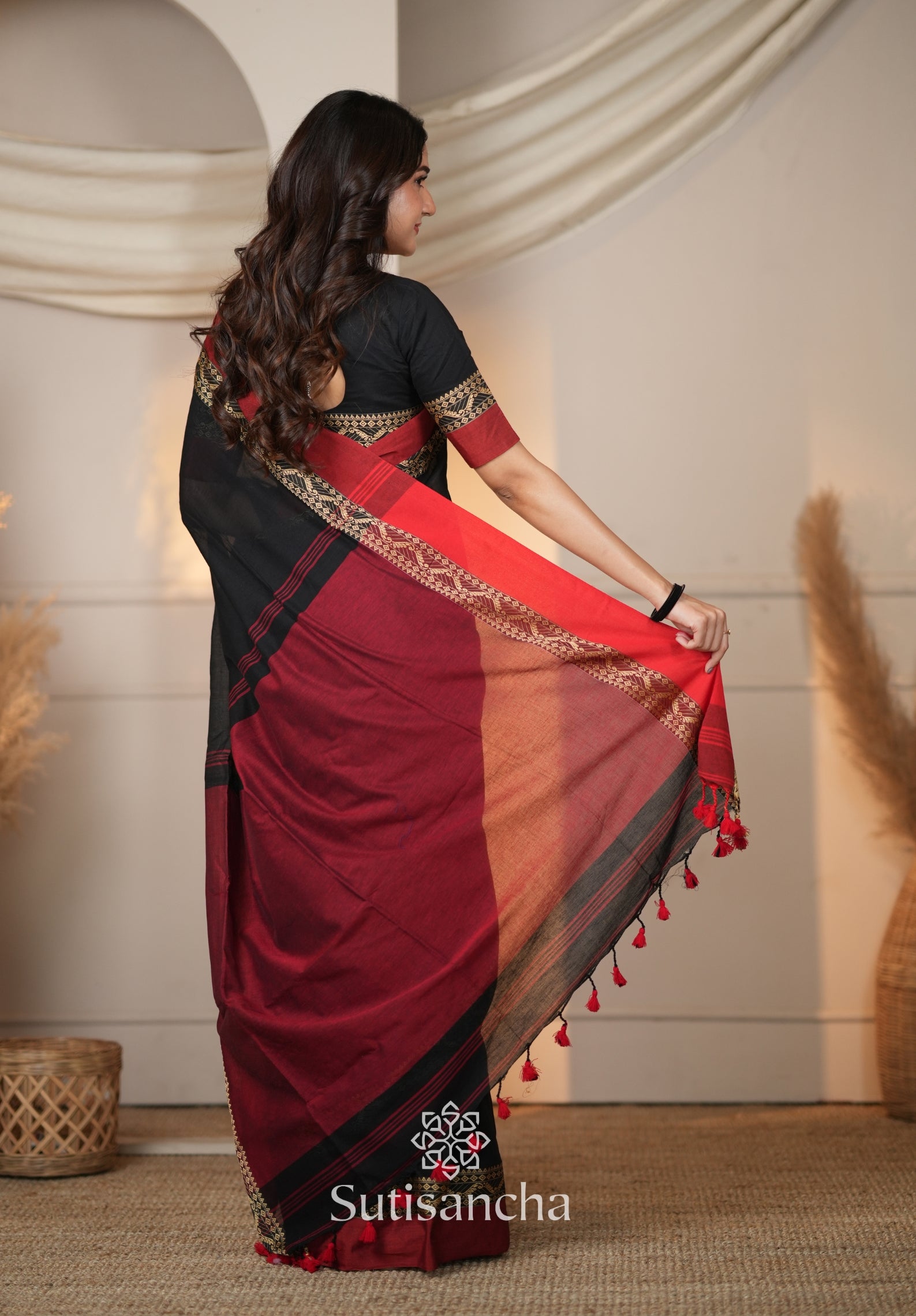 The Weaver's Touch: Pure Bengal Cotton Saree with Timeless Appeal
