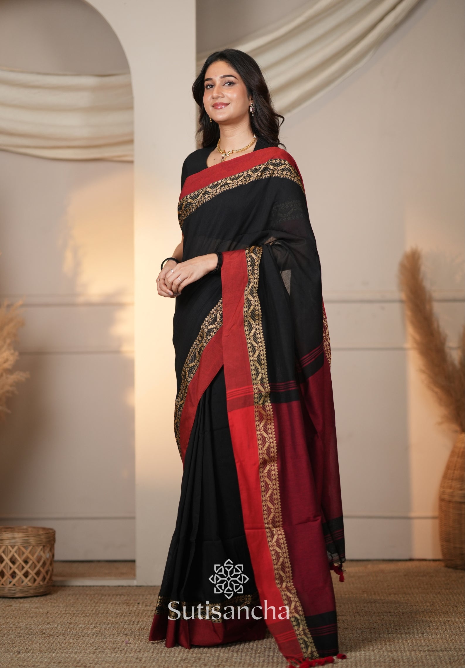 The Weaver's Touch: Pure Bengal Cotton Saree with Timeless Appeal