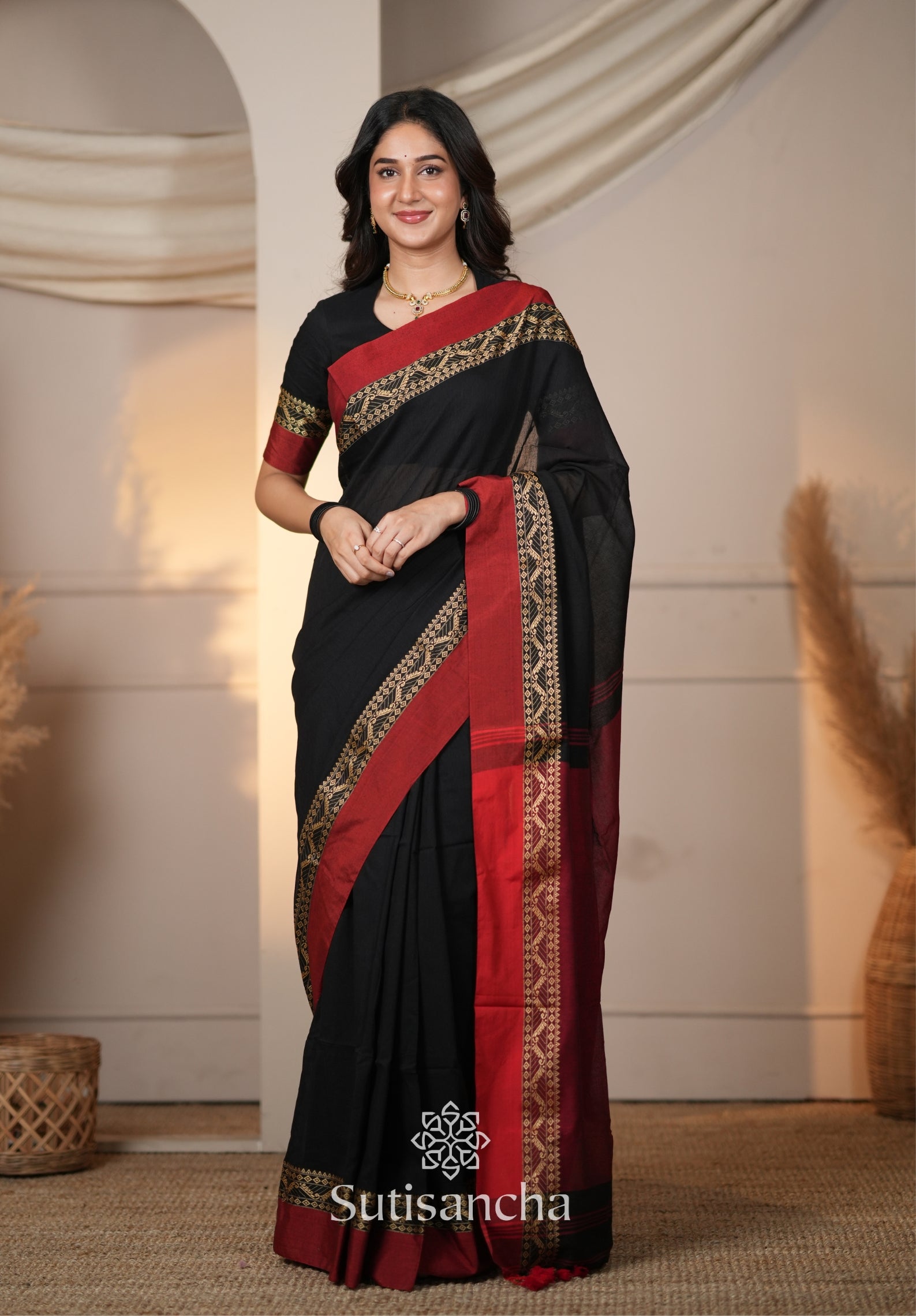 The Weaver's Touch: Pure Bengal Cotton Saree with Timeless Appeal
