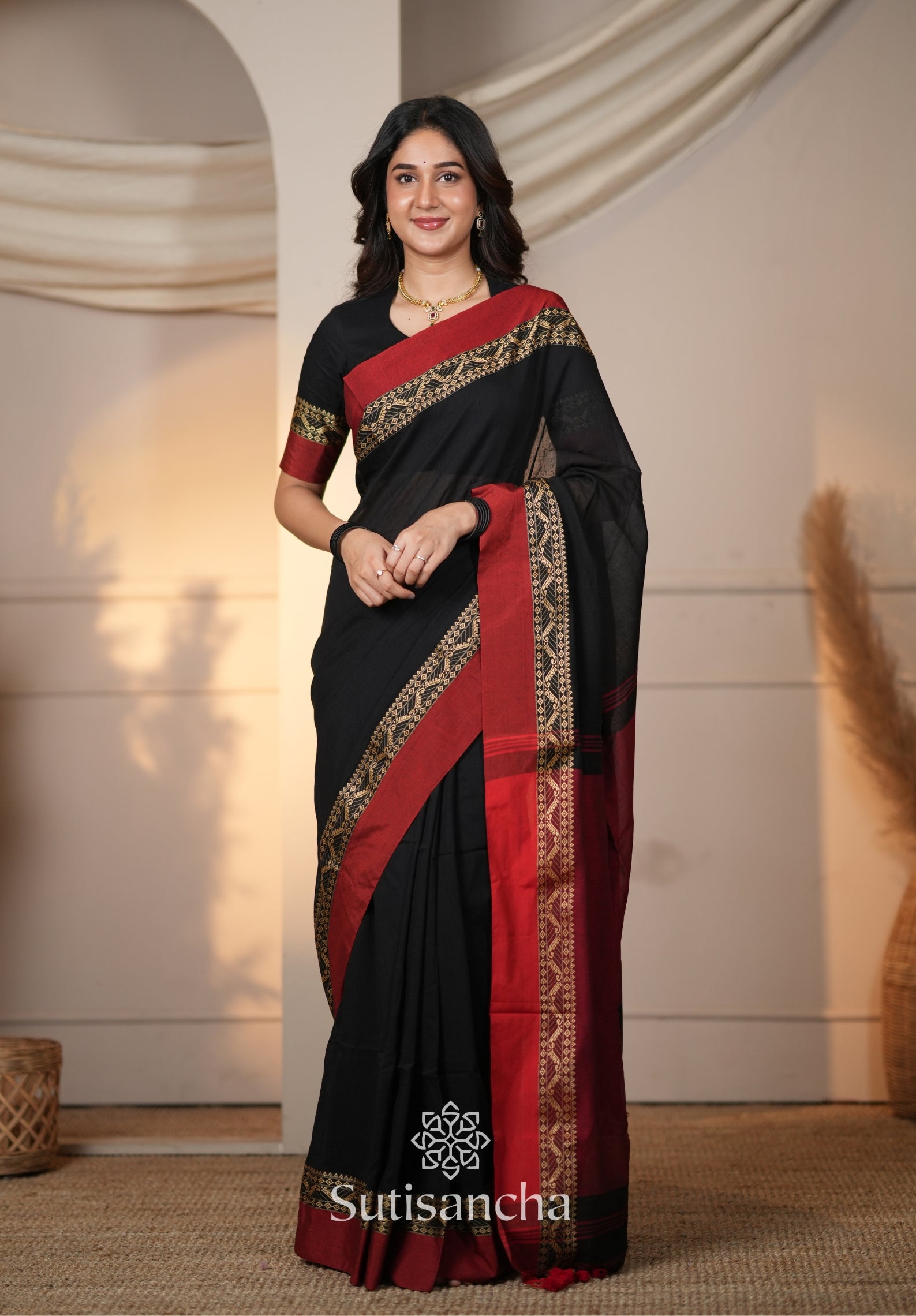 The Weaver's Touch: Pure Bengal Cotton Saree with Timeless Appeal