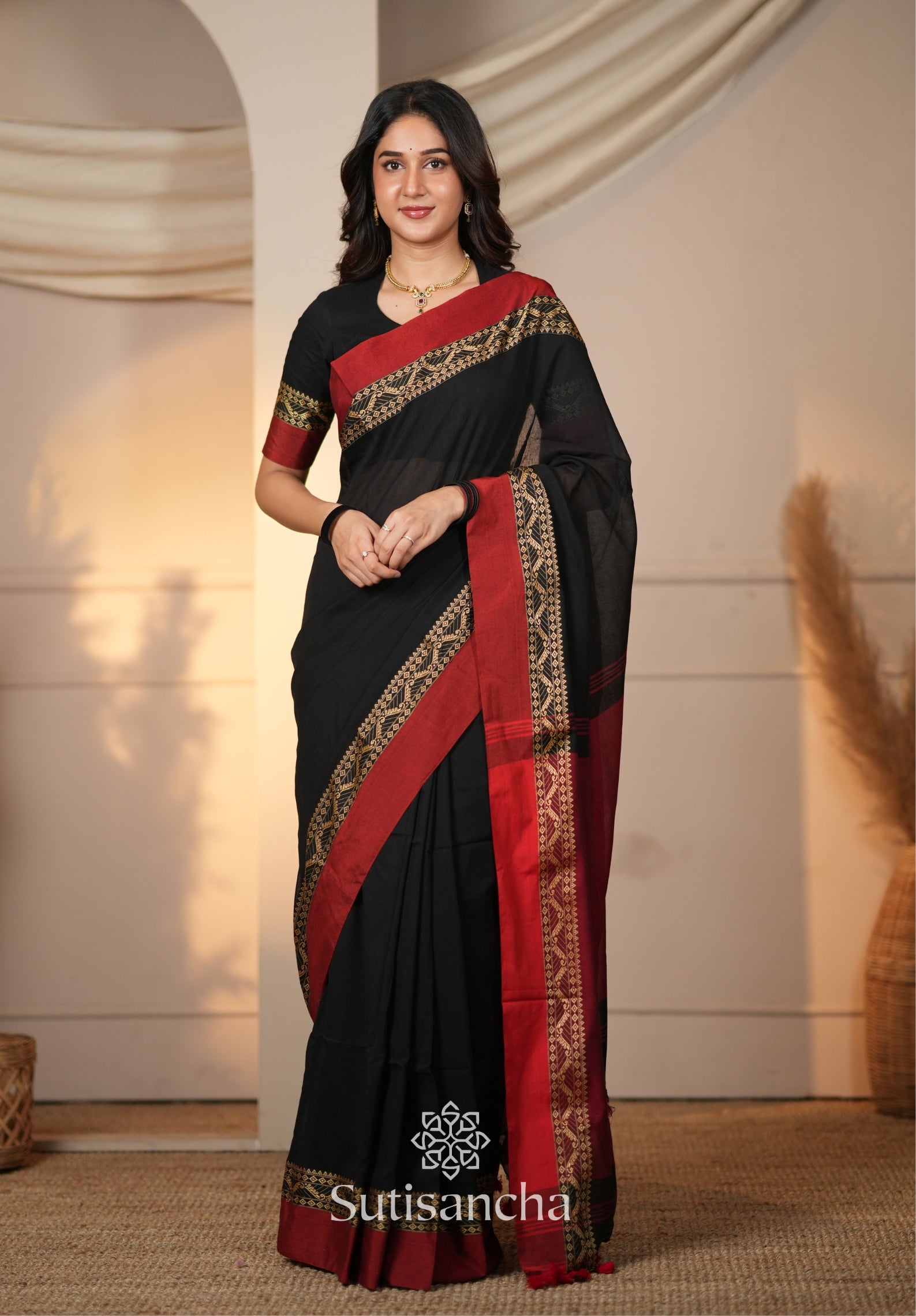 The Weaver's Touch: Pure Bengal Cotton Saree with Timeless Appeal