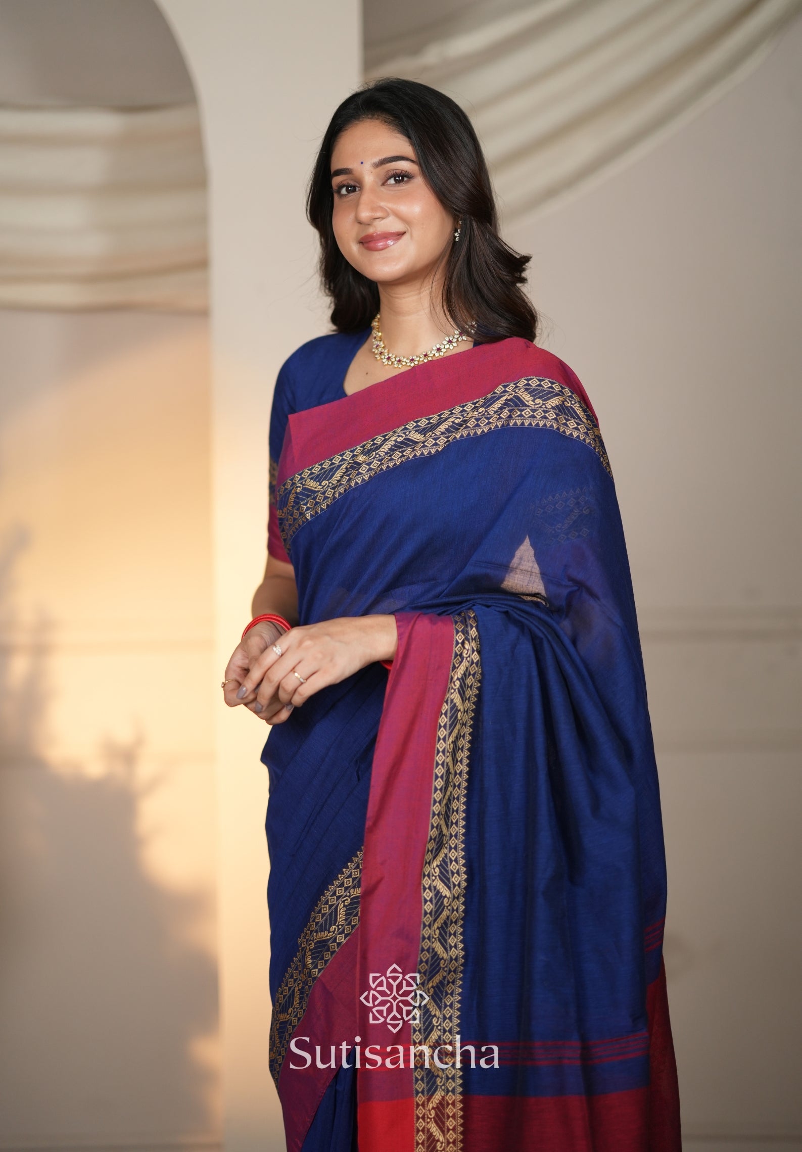 The Weaver's Touch: Pure Bengal Cotton Saree with Timeless Appeal