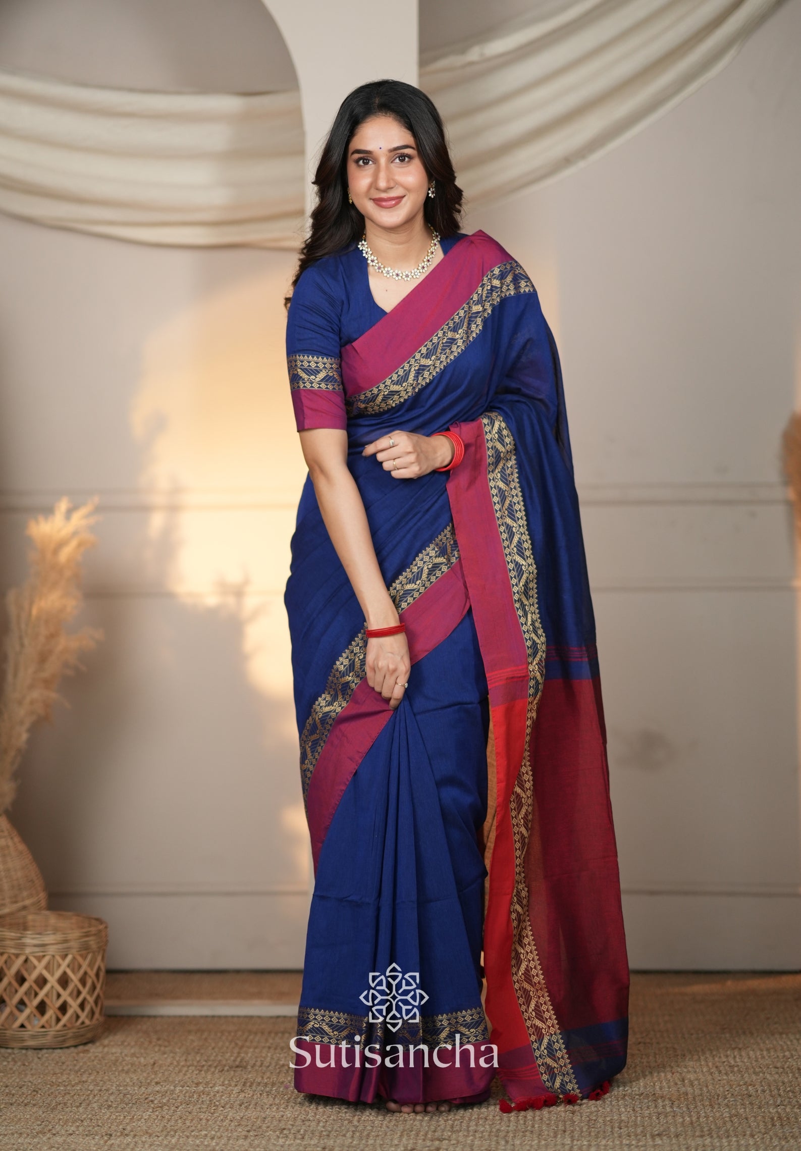 The Weaver's Touch: Pure Bengal Cotton Saree with Timeless Appeal