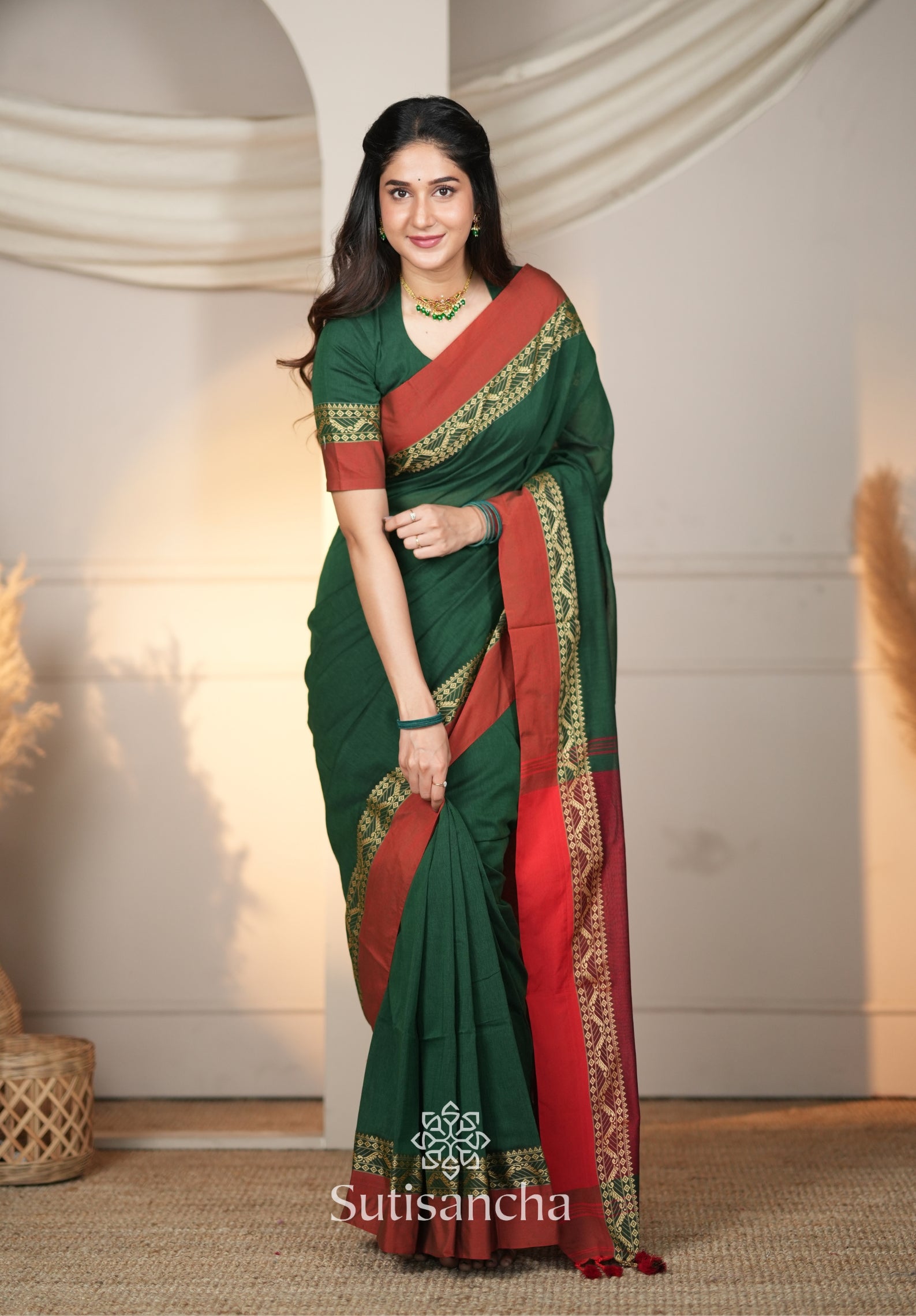 The Weaver's Touch: Pure Bengal Cotton Saree with Timeless Appeal
