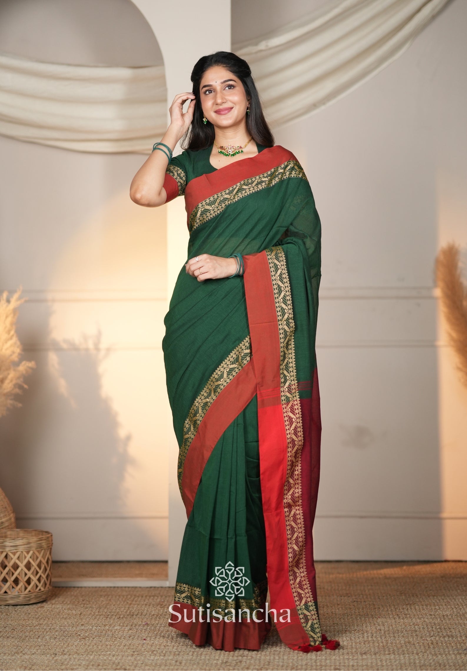 The Weaver's Touch: Pure Bengal Cotton Saree with Timeless Appeal