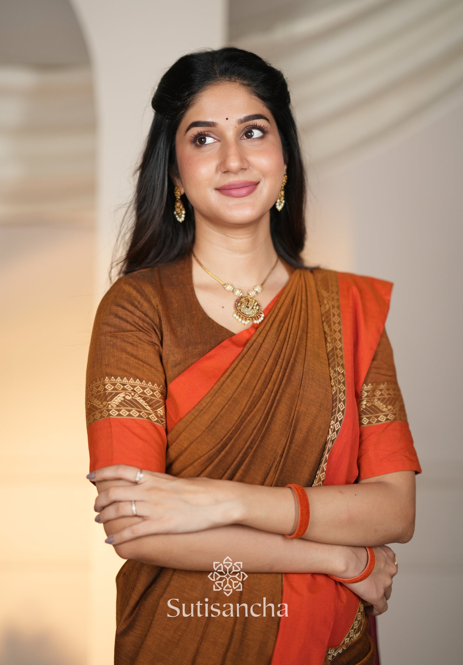 The Weaver's Touch: Pure Bengal Cotton Saree with Timeless Appeal