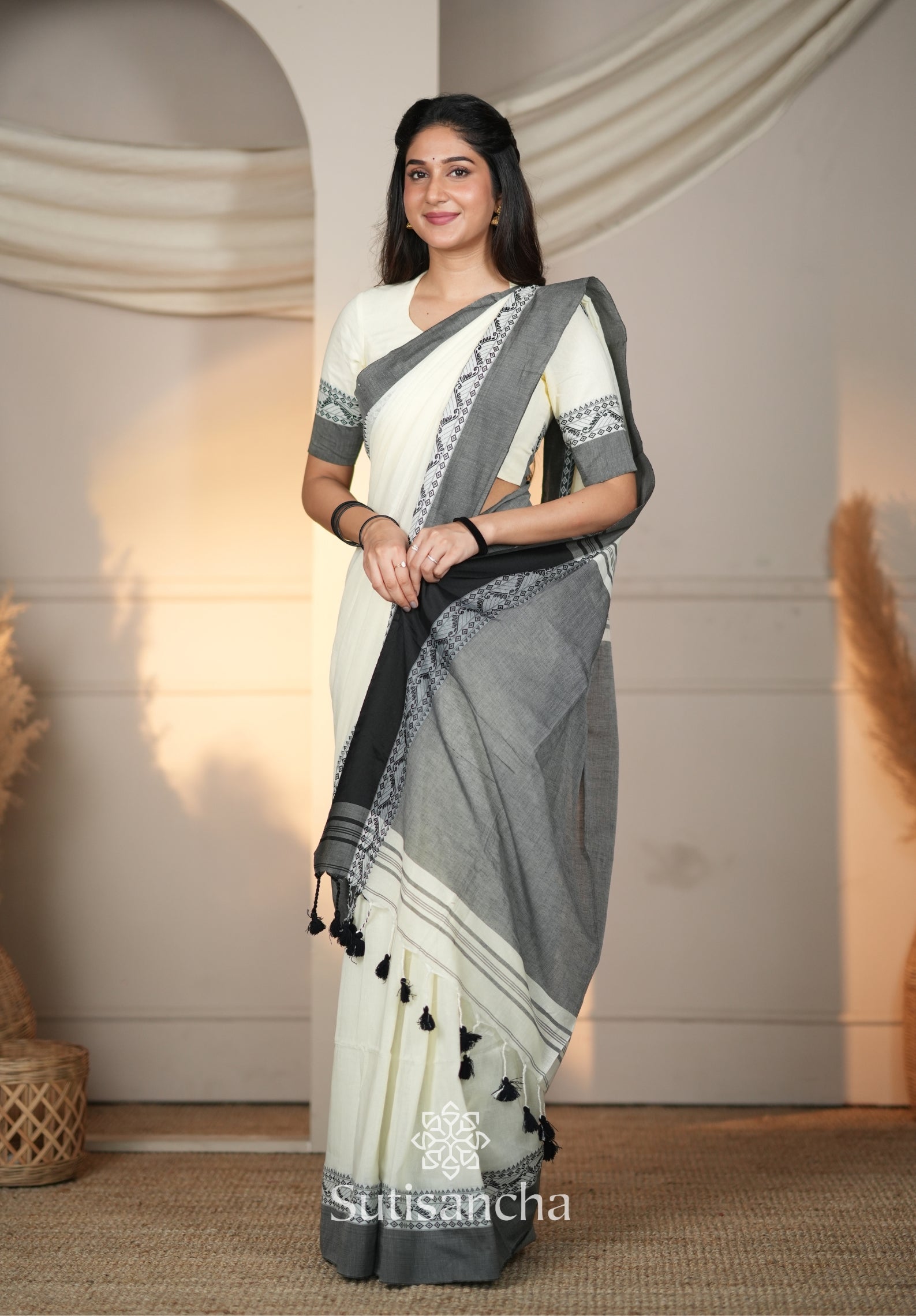 The Weaver's Touch: Pure Bengal Cotton Saree with Timeless Appeal