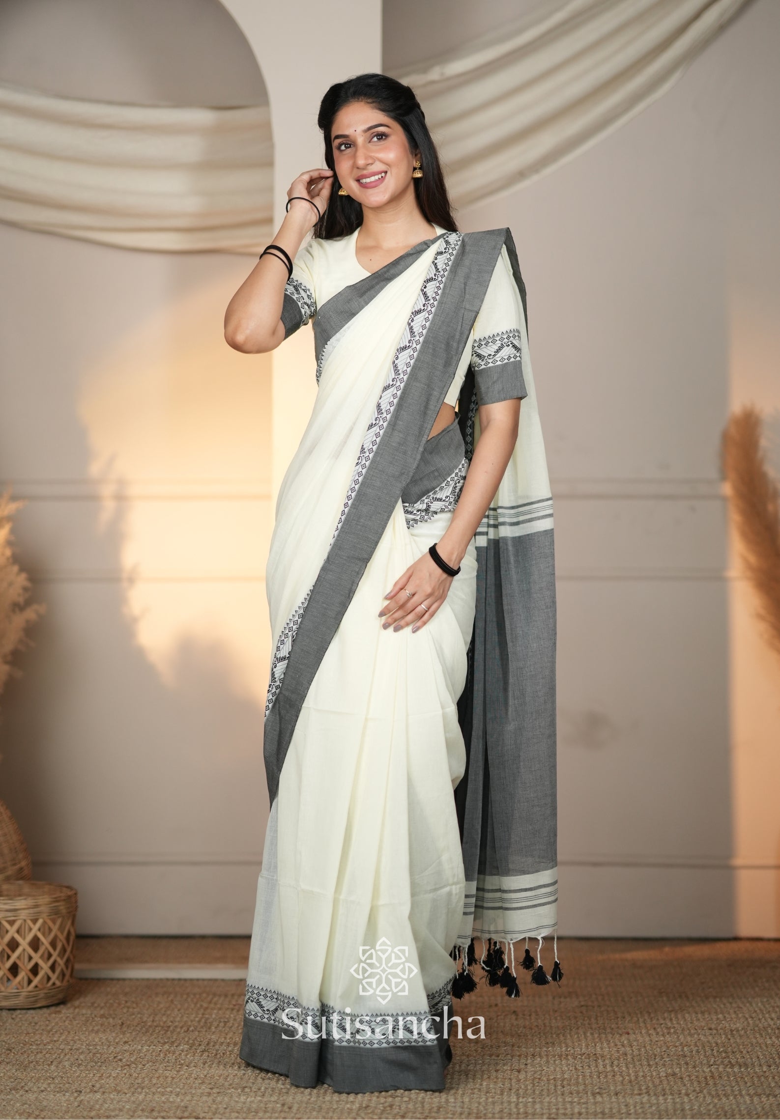 The Weaver's Touch: Pure Bengal Cotton Saree with Timeless Appeal