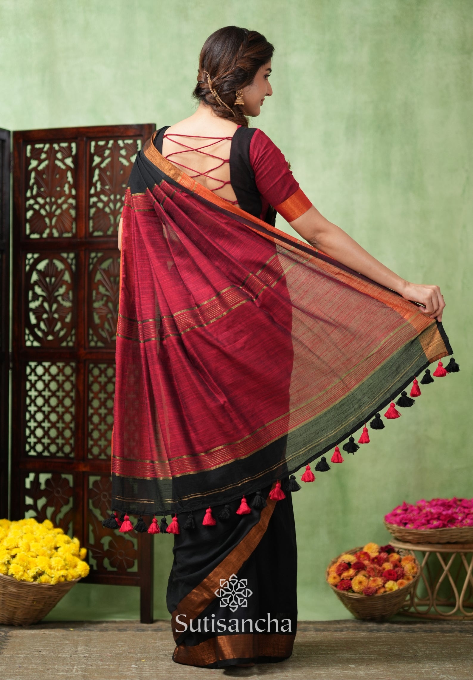 Royal Roots Revived Golden Border Cotton Saree