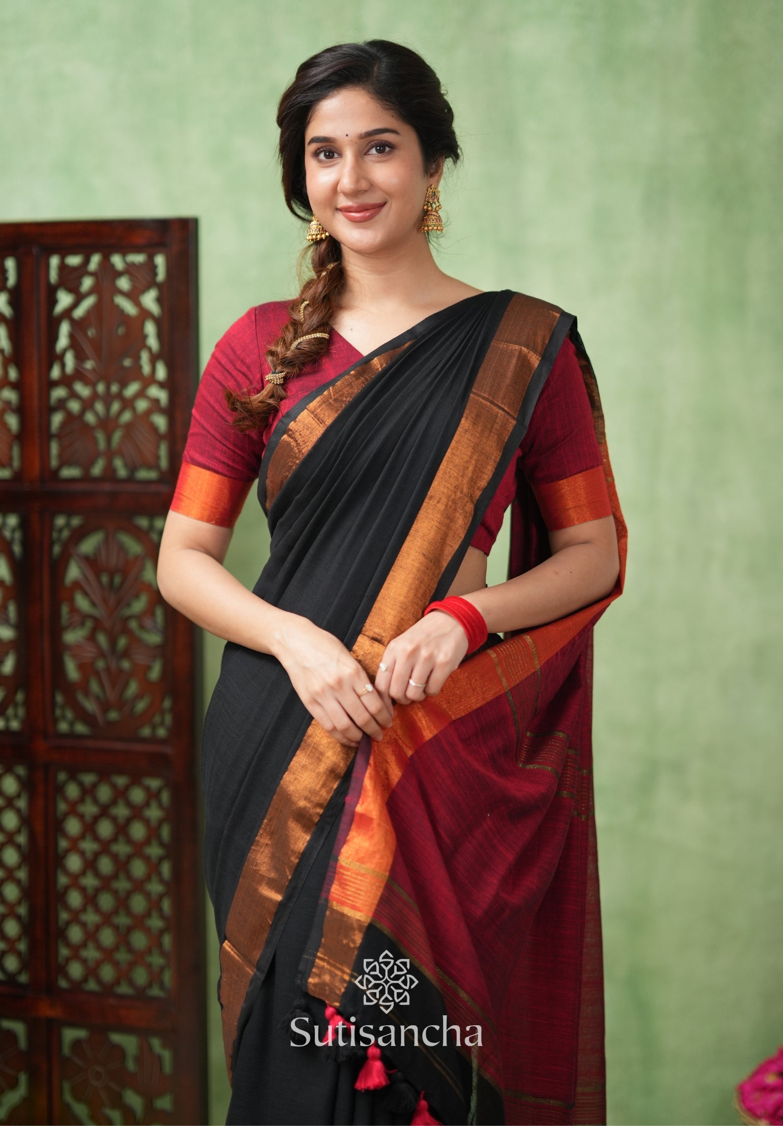 Royal Roots Revived Golden Border Cotton Saree
