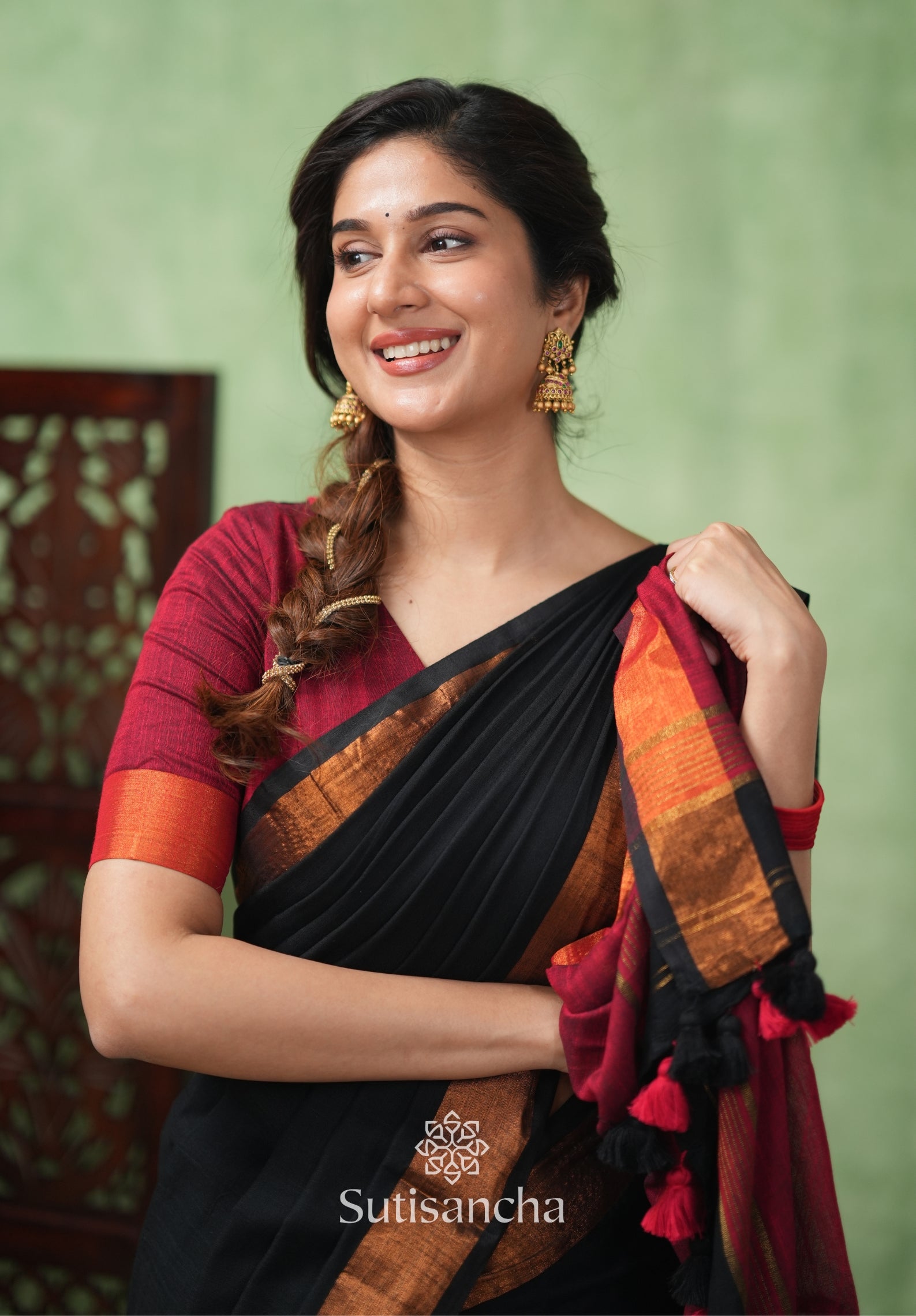 Royal Roots Revived Golden Border Cotton Saree