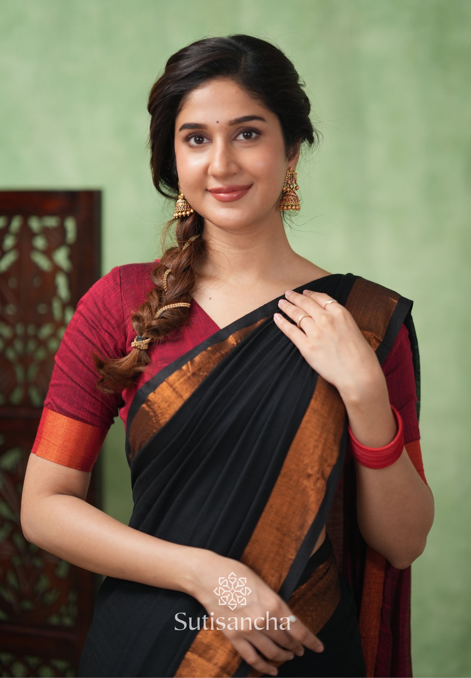 Royal Roots Revived Golden Border Cotton Saree