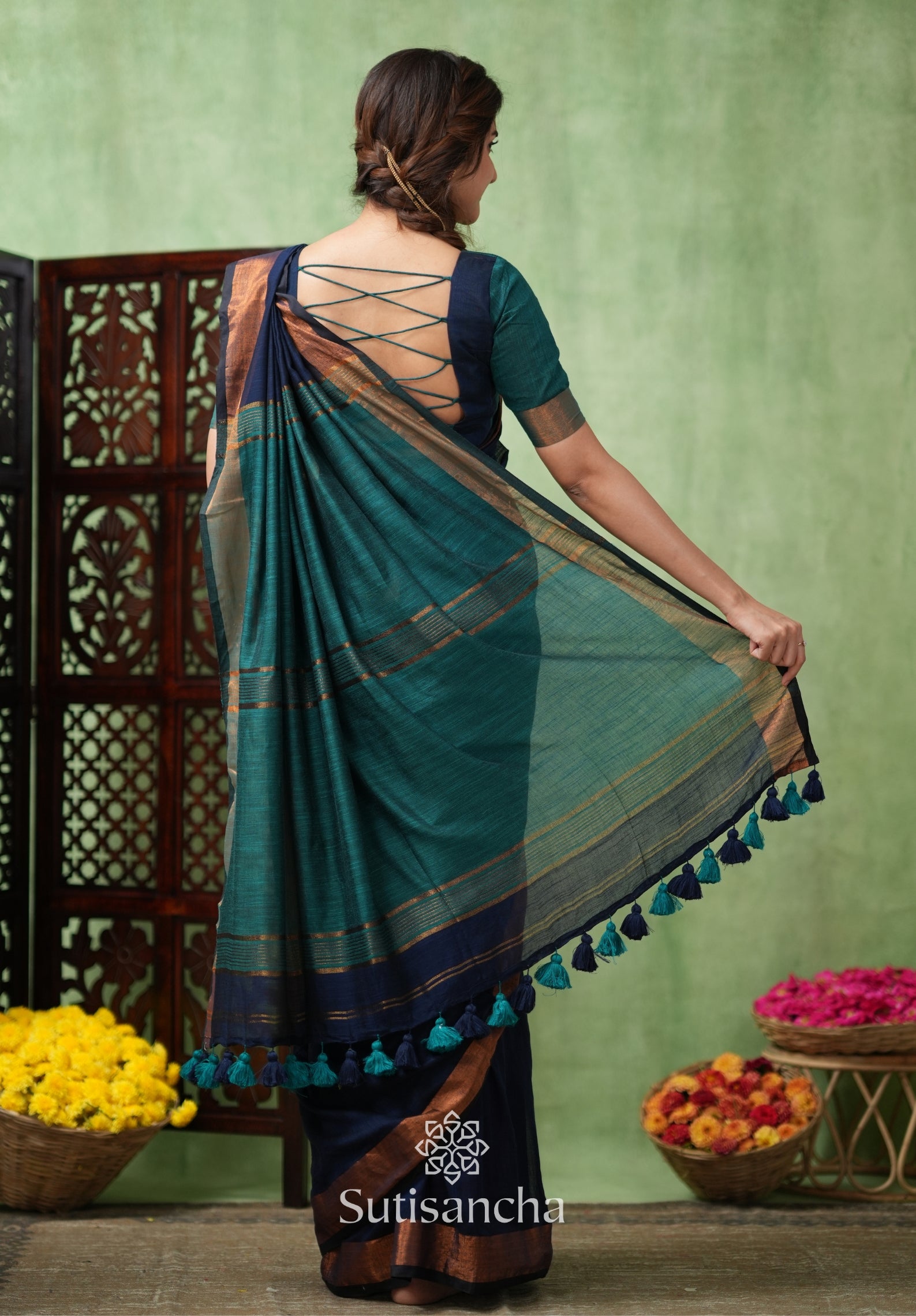 Royal Roots Revived Golden Border Cotton Saree