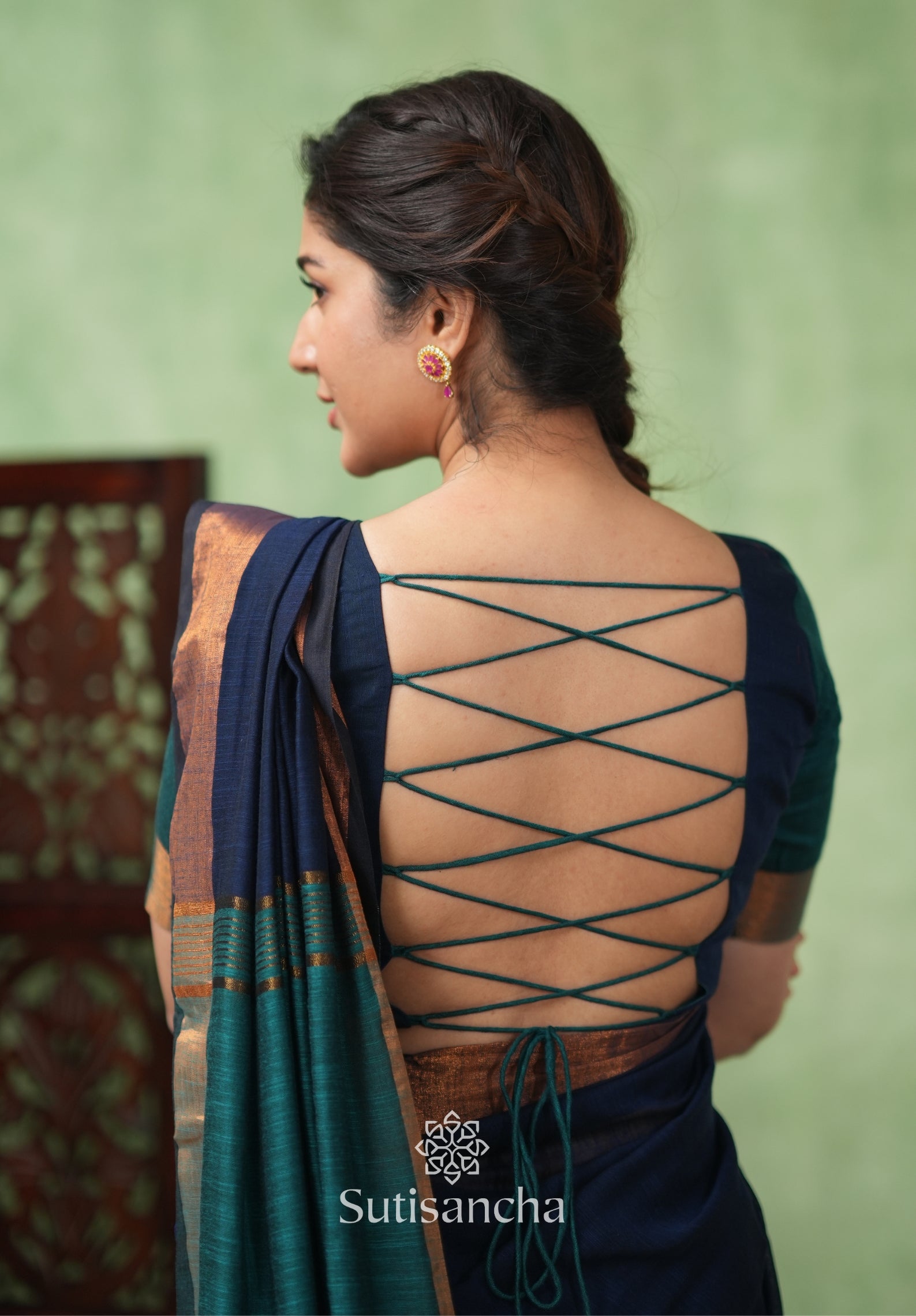 Royal Roots Revived Golden Border Cotton Saree