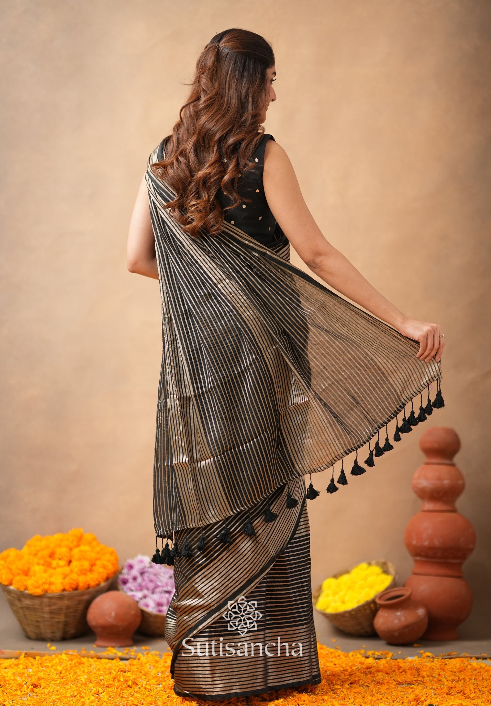 Pure Mul Cotton Saree with Subtle Woven Design