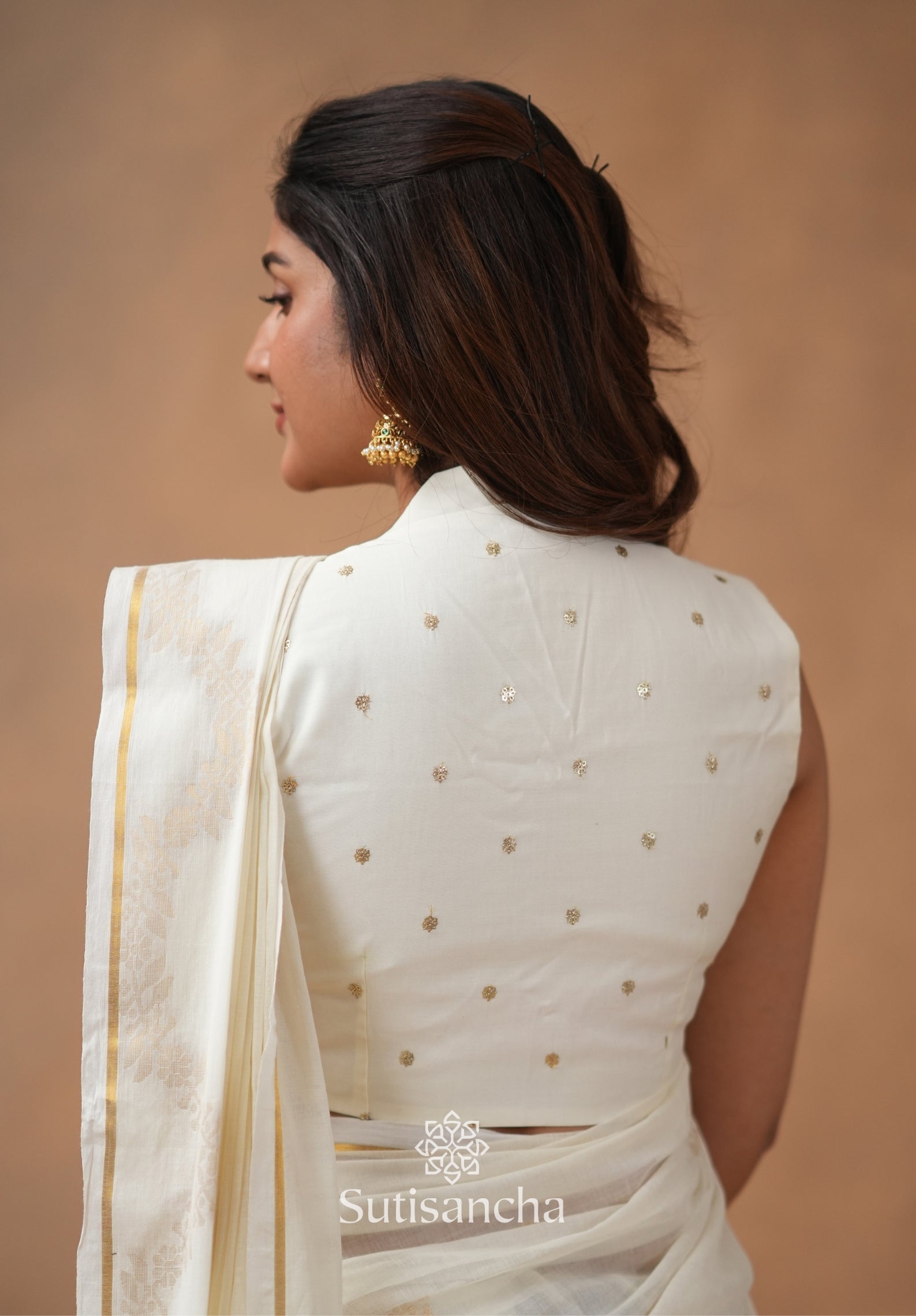 Pure Mul Cotton Saree with Subtle Woven Design