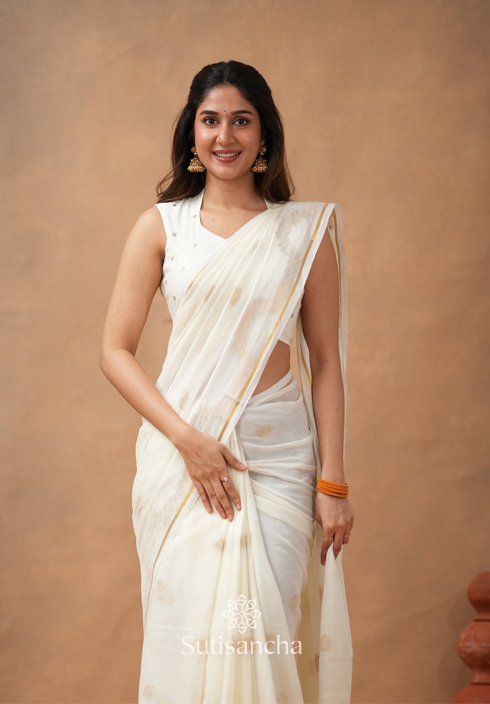 Pure Mul Cotton Saree with Subtle Woven Design