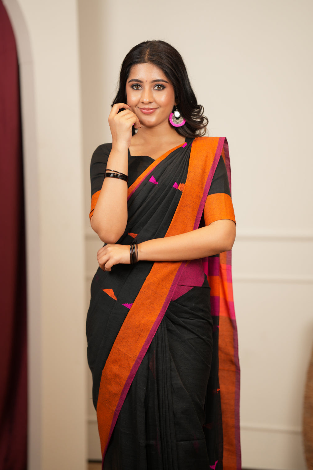 Artisan Glow – Black Pink Handloom Saree