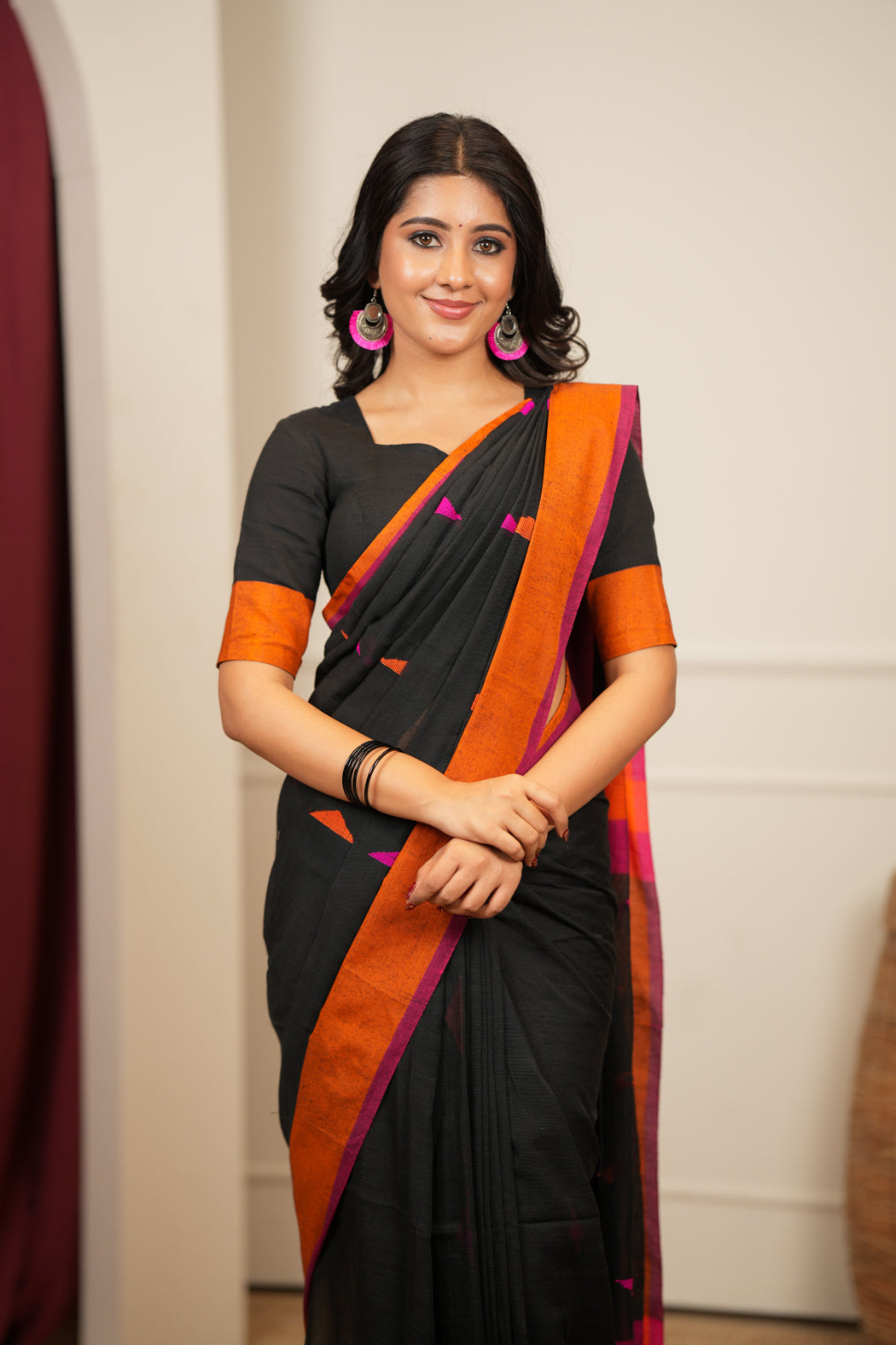 Artisan Glow – Black Pink Handloom Saree