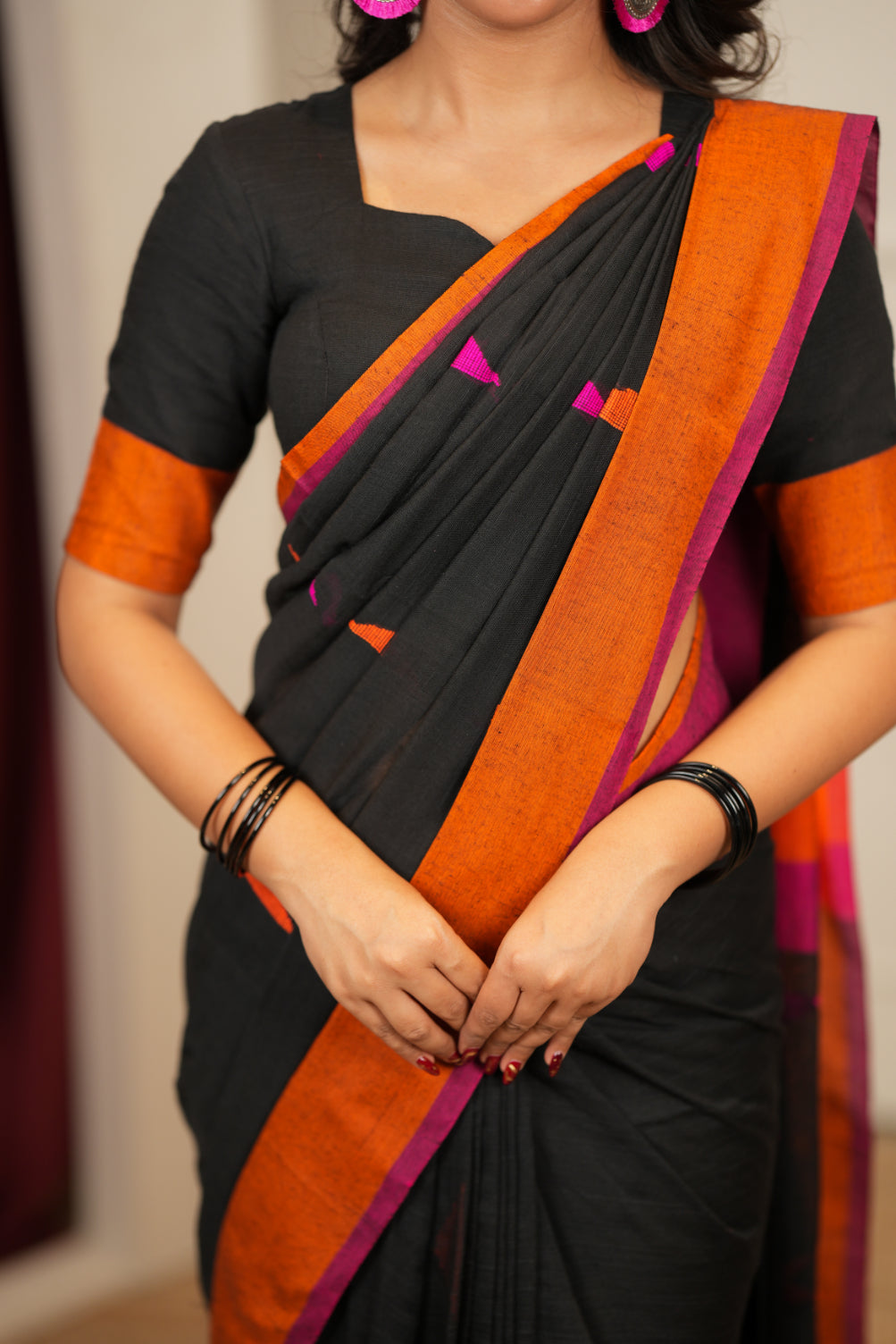 Artisan Glow – Black Pink Handloom Saree