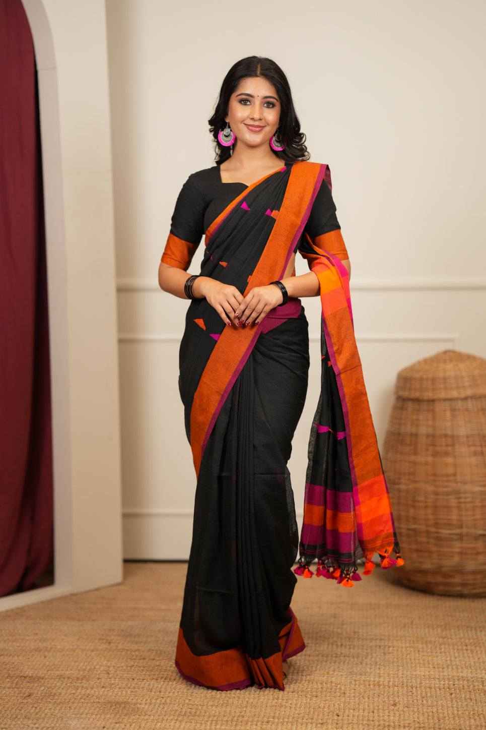 Artisan Glow – Black Pink Handloom Saree