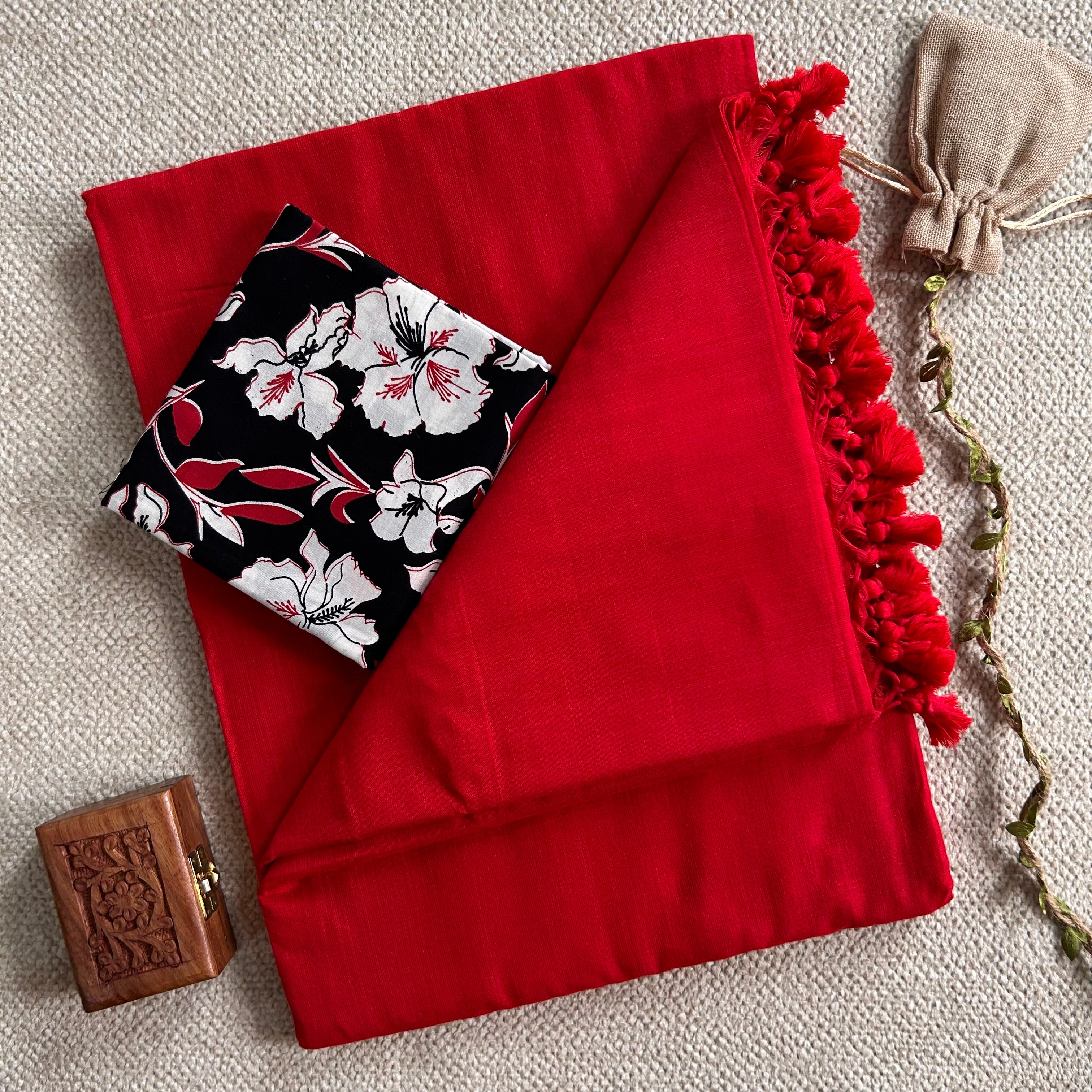 Sutisancha Red Handloom Cotton Saree With Blouse