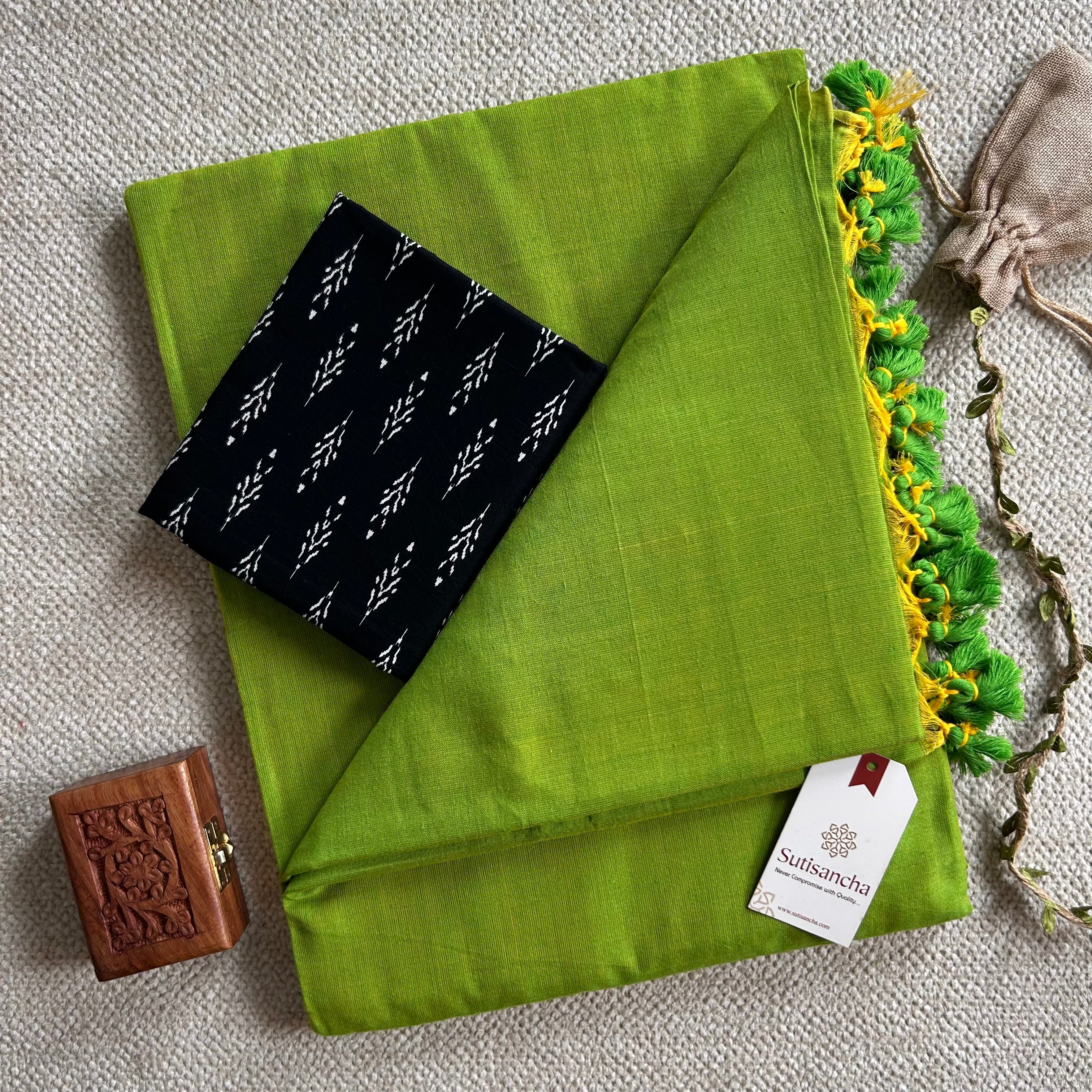 Sutisancha Parrot Handloom Cotton Saree With Blouse