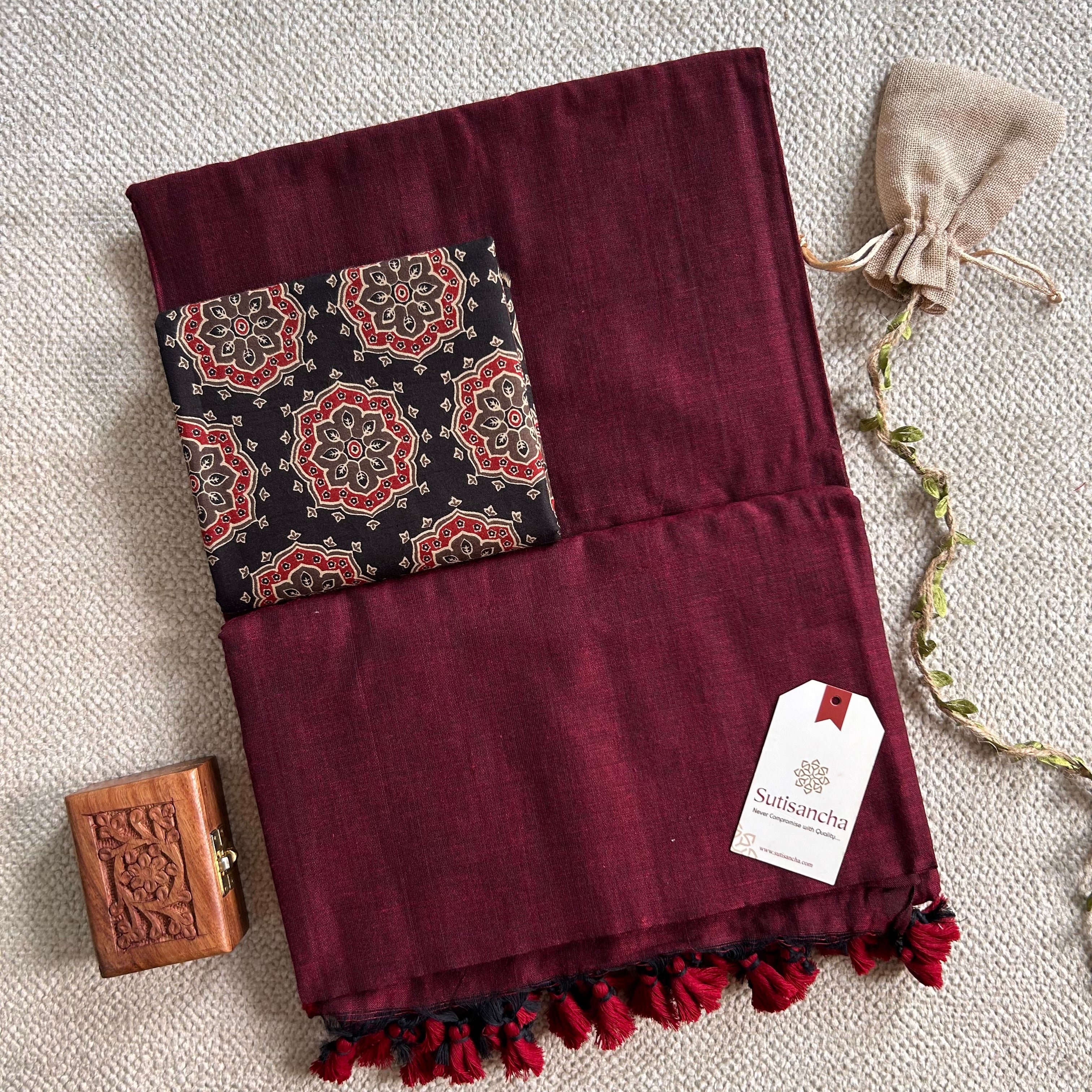 Sutisancha Maroon Handloom Cotton Saree With Blouse