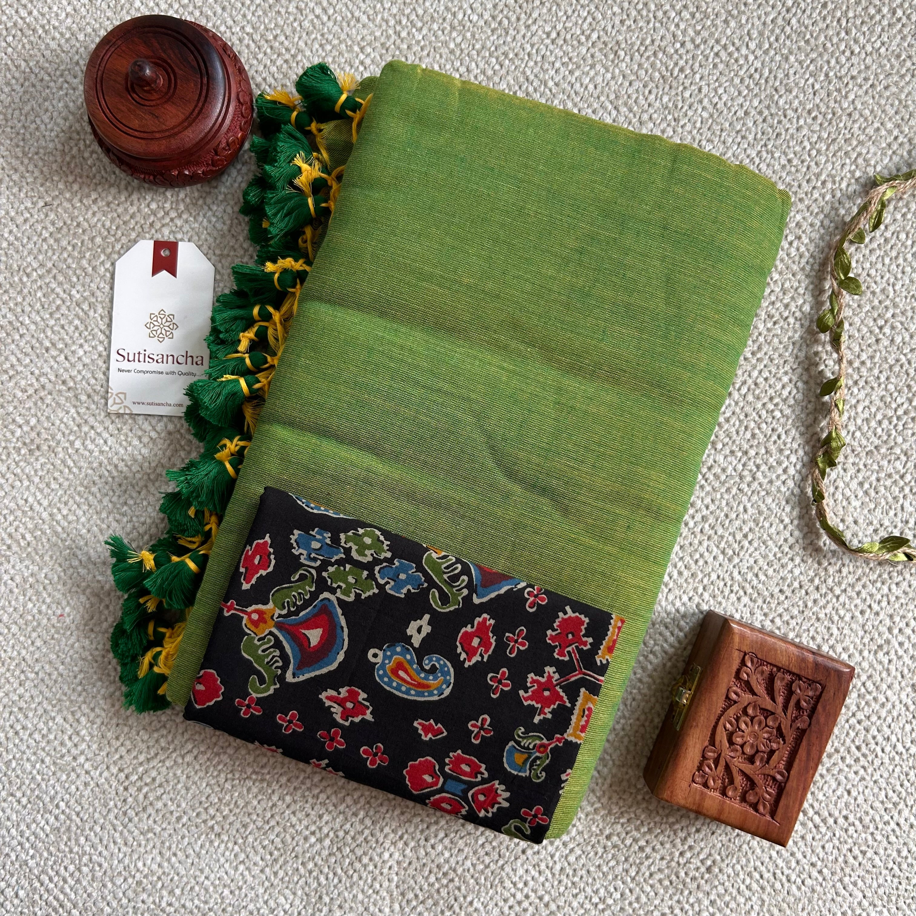 Sutisancha Forest Green Handloom Cotton Saree With Blouse