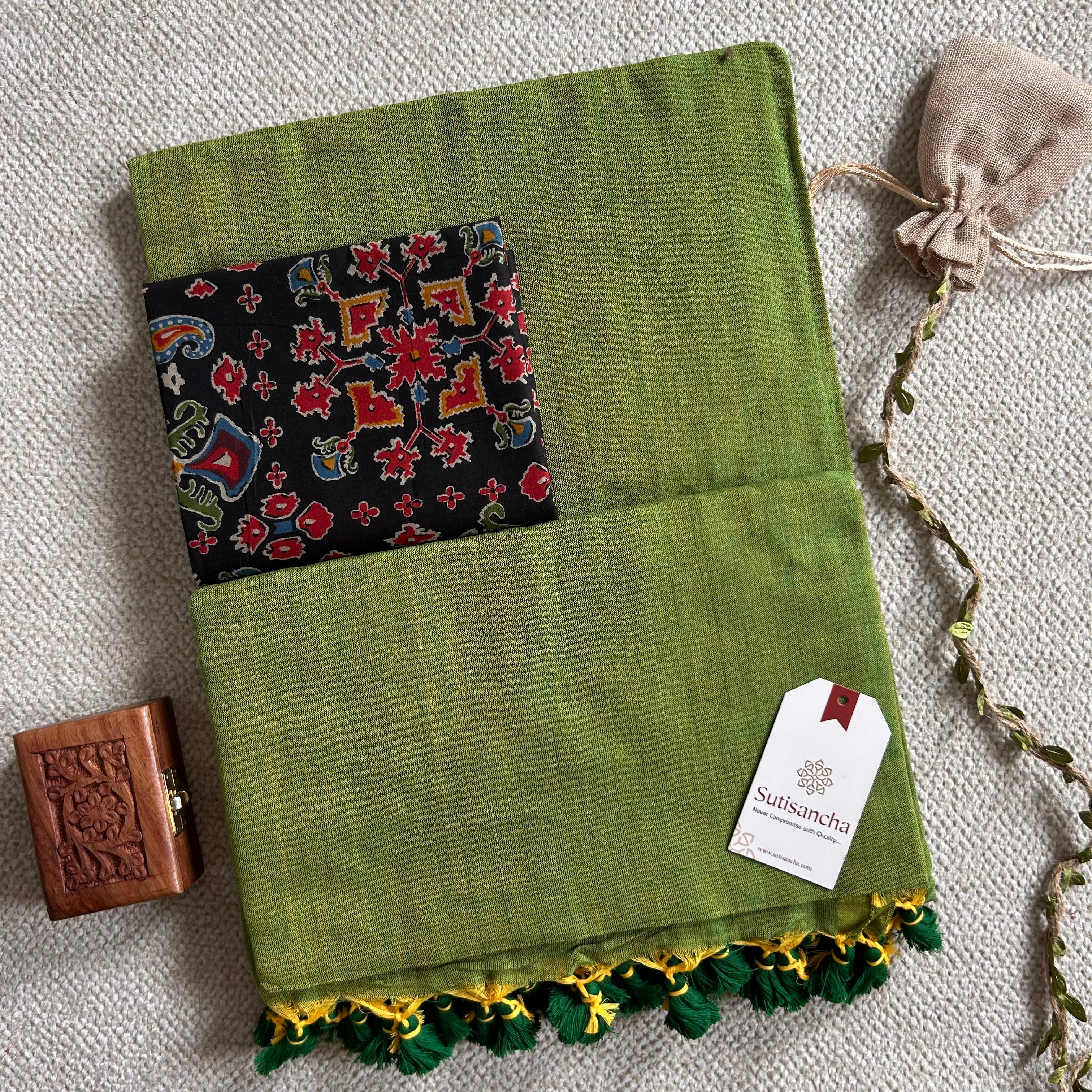 Sutisancha Forest Green Handloom Cotton Saree With Blouse